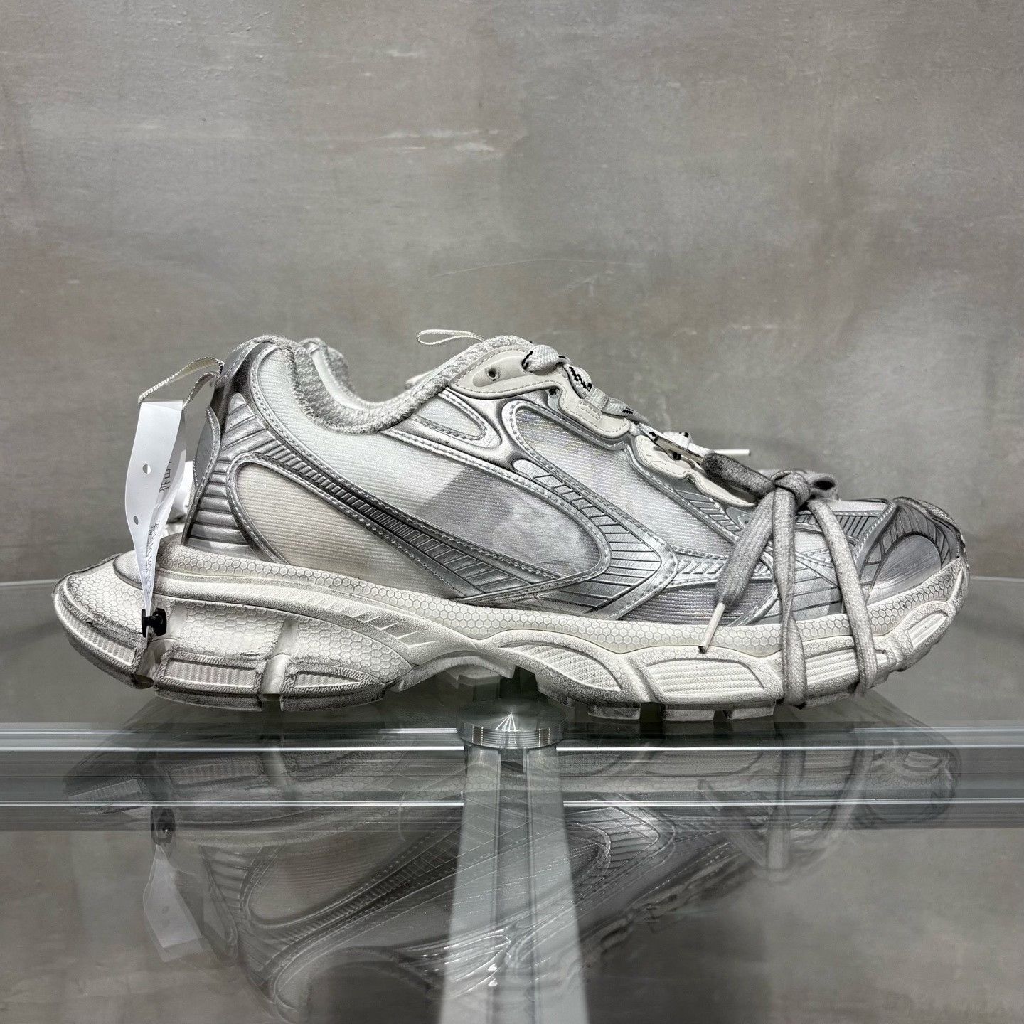 Balenciaga Balenciaga Distressed Gray Lowtop Sneakers 11 Men Size US 11 / EU 44 - 4 Thumbnail