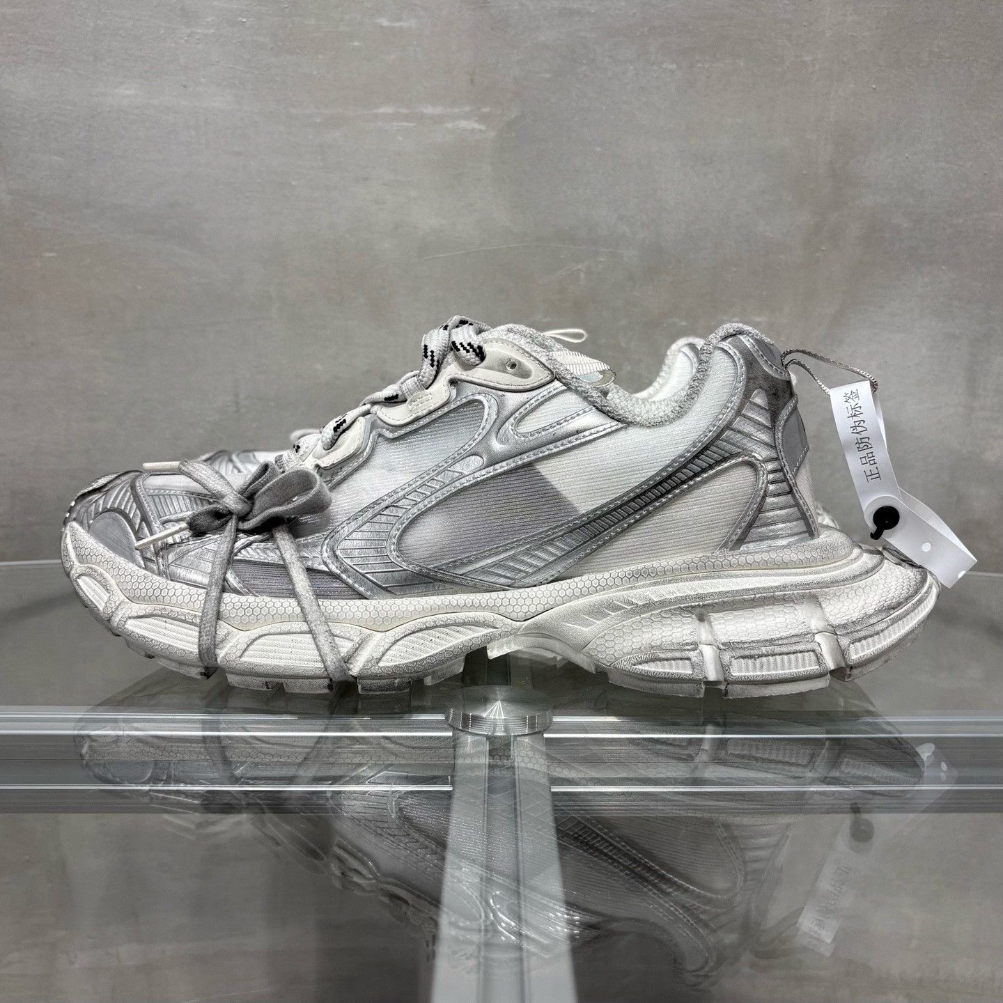 Balenciaga Balenciaga Distressed Gray Lowtop Sneakers 11 Men Size US 11 / EU 44 - 3 Thumbnail