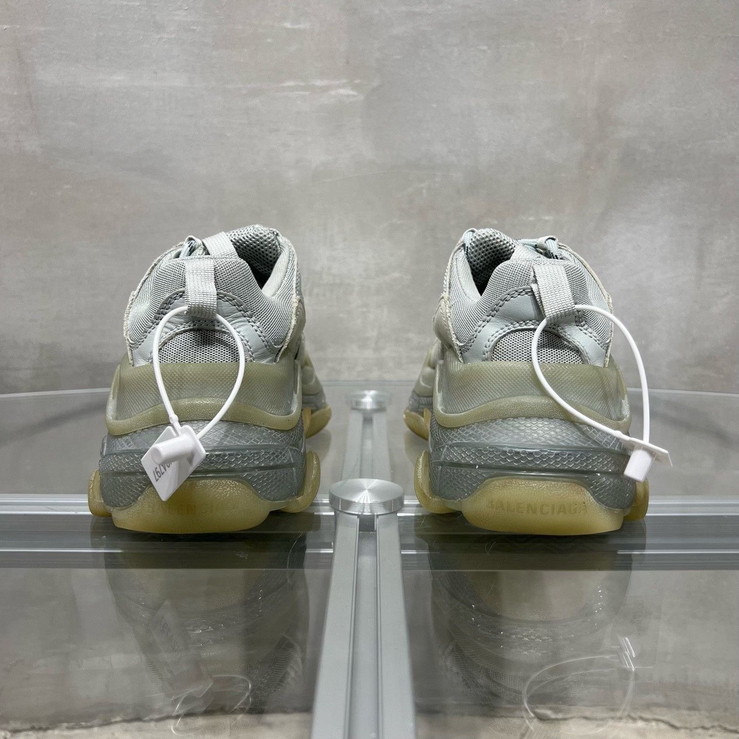 Balenciaga Balenciaga Gray Lowtop Sneakers 10 Men Size US 10 / EU 43 - 7 Thumbnail