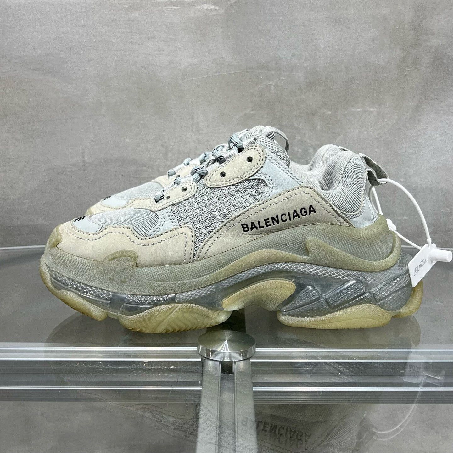 Balenciaga Balenciaga Gray Lowtop Sneakers 10 Men Size US 10 / EU 43 - 3 Thumbnail