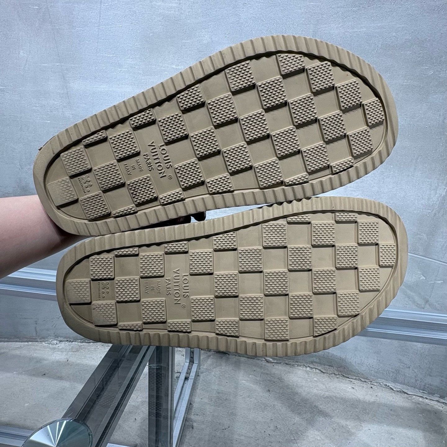 Louis Vuitton Louis Vuitton Brown Sandals 11 Men Size US 11 / EU 44 - 7 Thumbnail