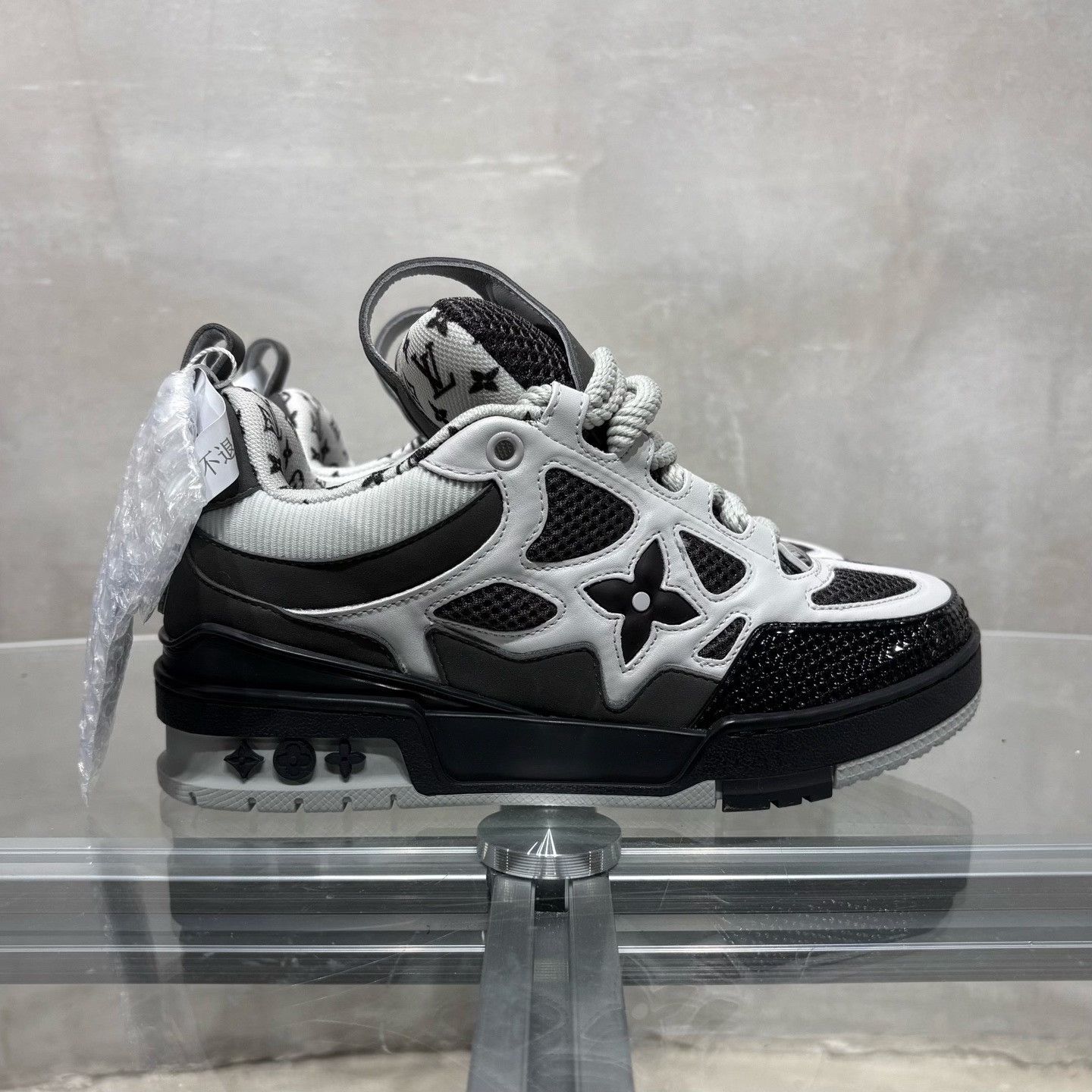 Louis Vuitton Louis Vuitton Skate Gray Lowtop Sneakers it_36-5 Women Size US 6.5 / IT 36.5 - 4 Thumbnail