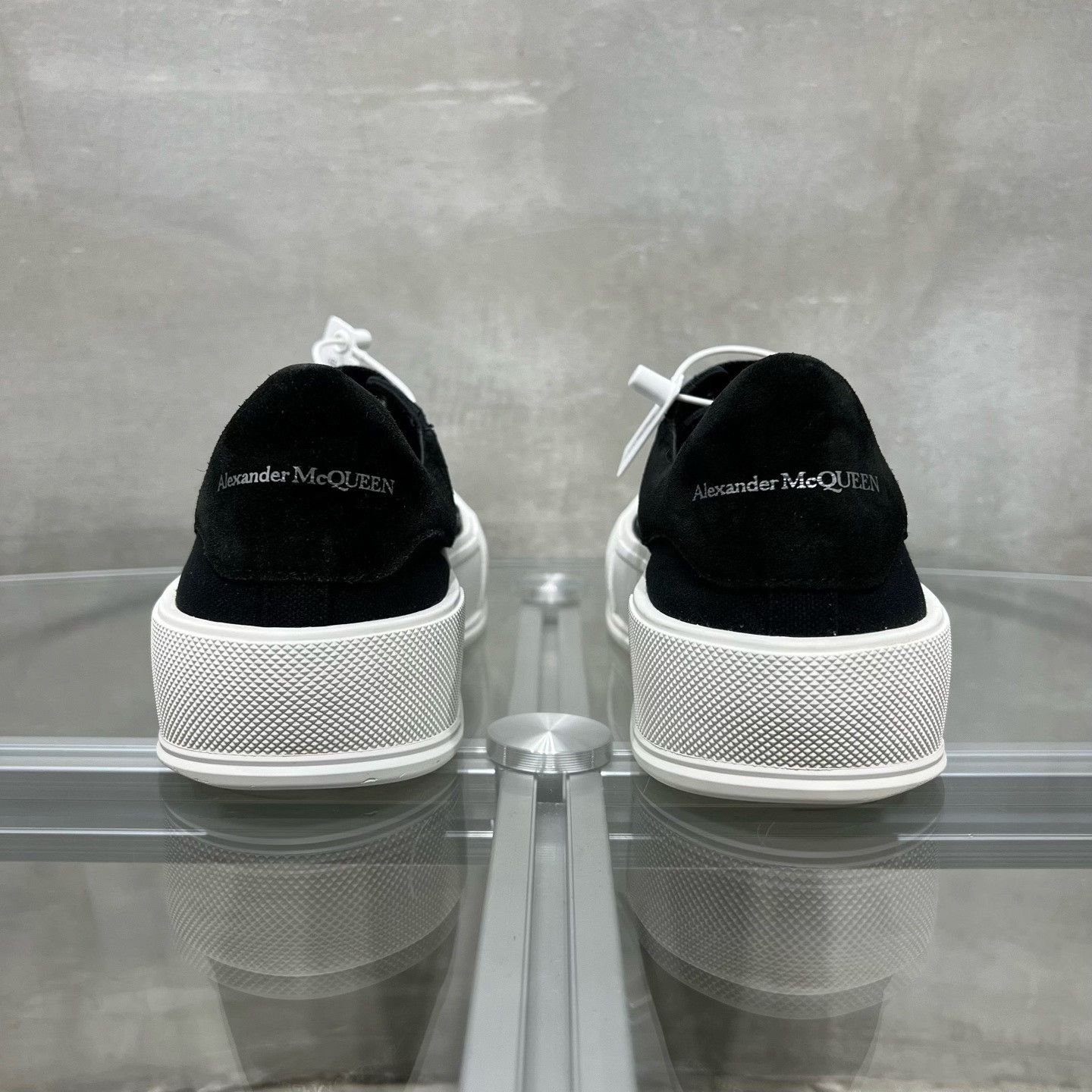 Alexander McQueen Alexander McQueen Casual Black Lowtop Sneakers 8 Men Size US 8 / EU 41 - 6 Thumbnail