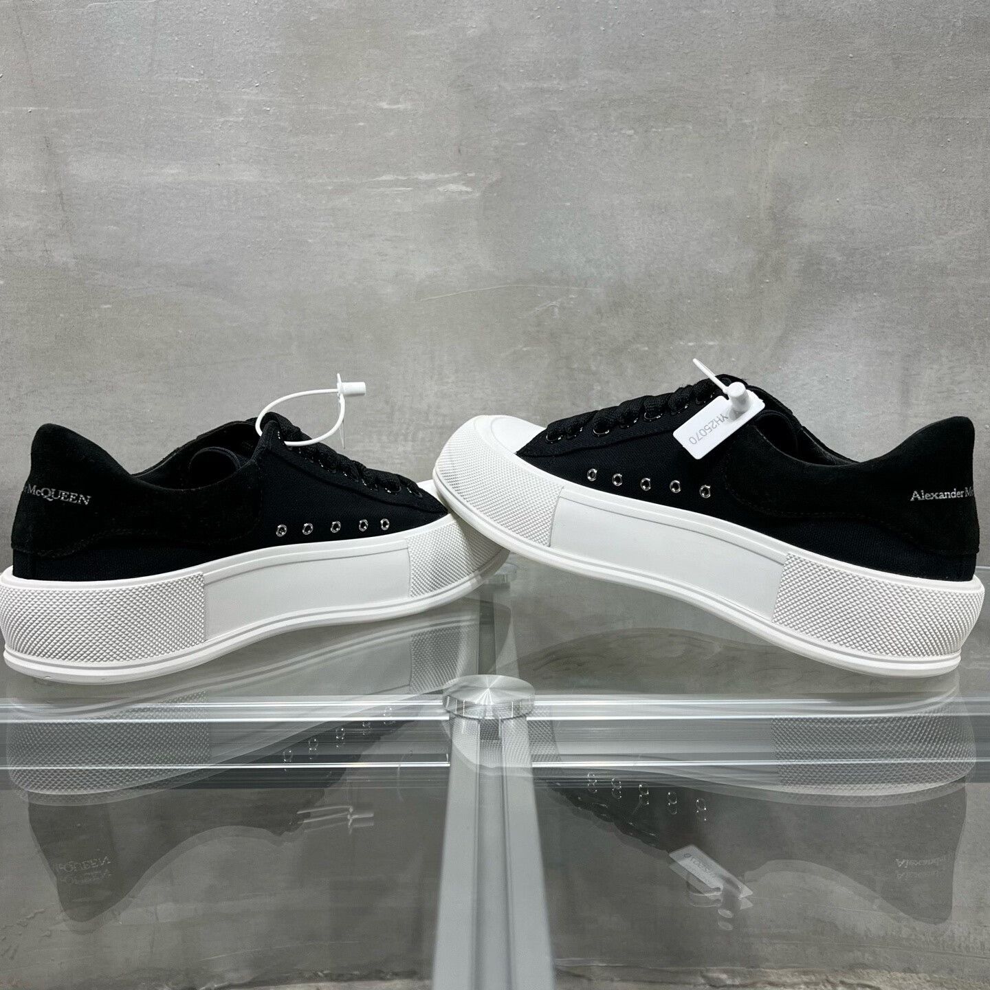 Alexander McQueen Alexander McQueen Casual Black Lowtop Sneakers 8 Men Size US 8 / EU 41 - 5 Thumbnail