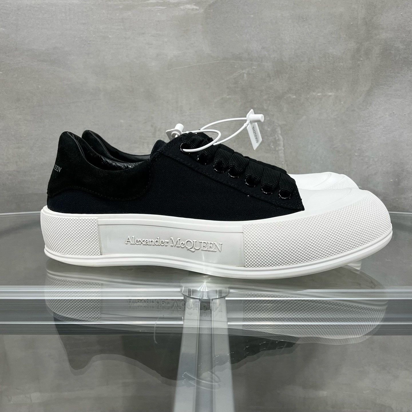 Alexander McQueen Alexander McQueen Casual Black Lowtop Sneakers 8 Men Size US 8 / EU 41 - 4 Thumbnail