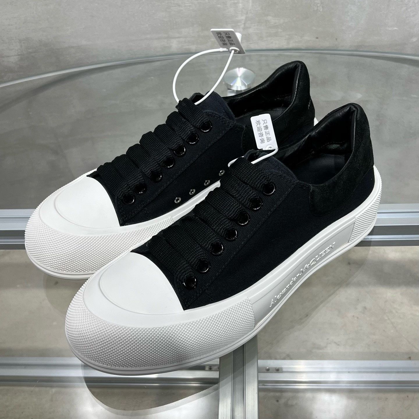 Alexander McQueen Alexander McQueen Casual Black Lowtop Sneakers 8 Men Size US 8 / EU 41 - 2 Thumbnail