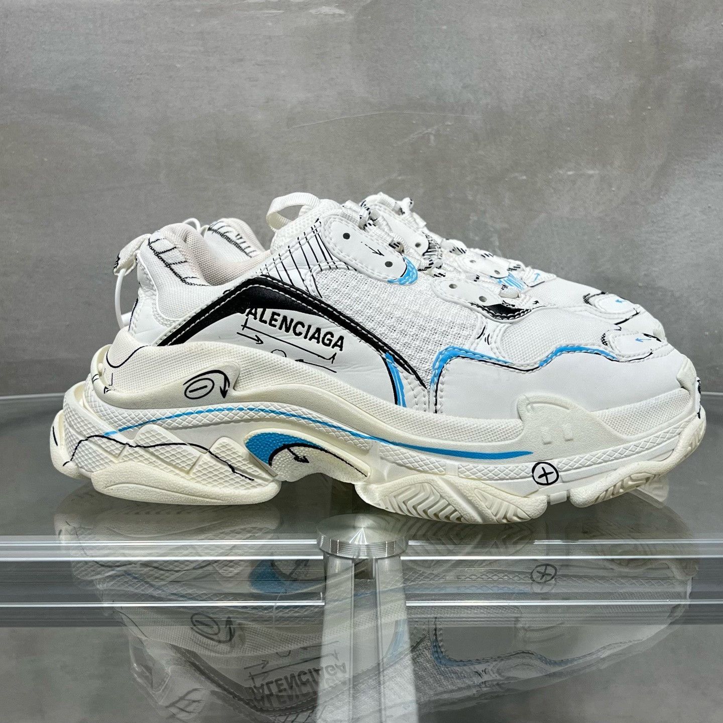 Balenciaga Balenciaga Graphic White Lowtop Sneakers it_38 Women Size US 8 / IT 38 - 4 Thumbnail