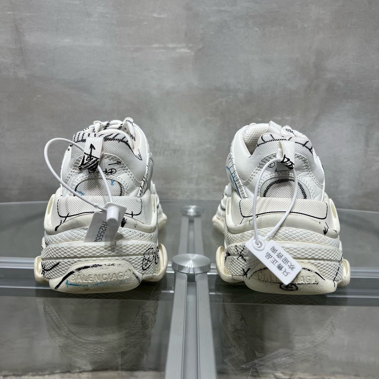 Balenciaga Balenciaga Graphic White Lowtop Sneakers it_38 Women Size US 8 / IT 38 - 6 Thumbnail