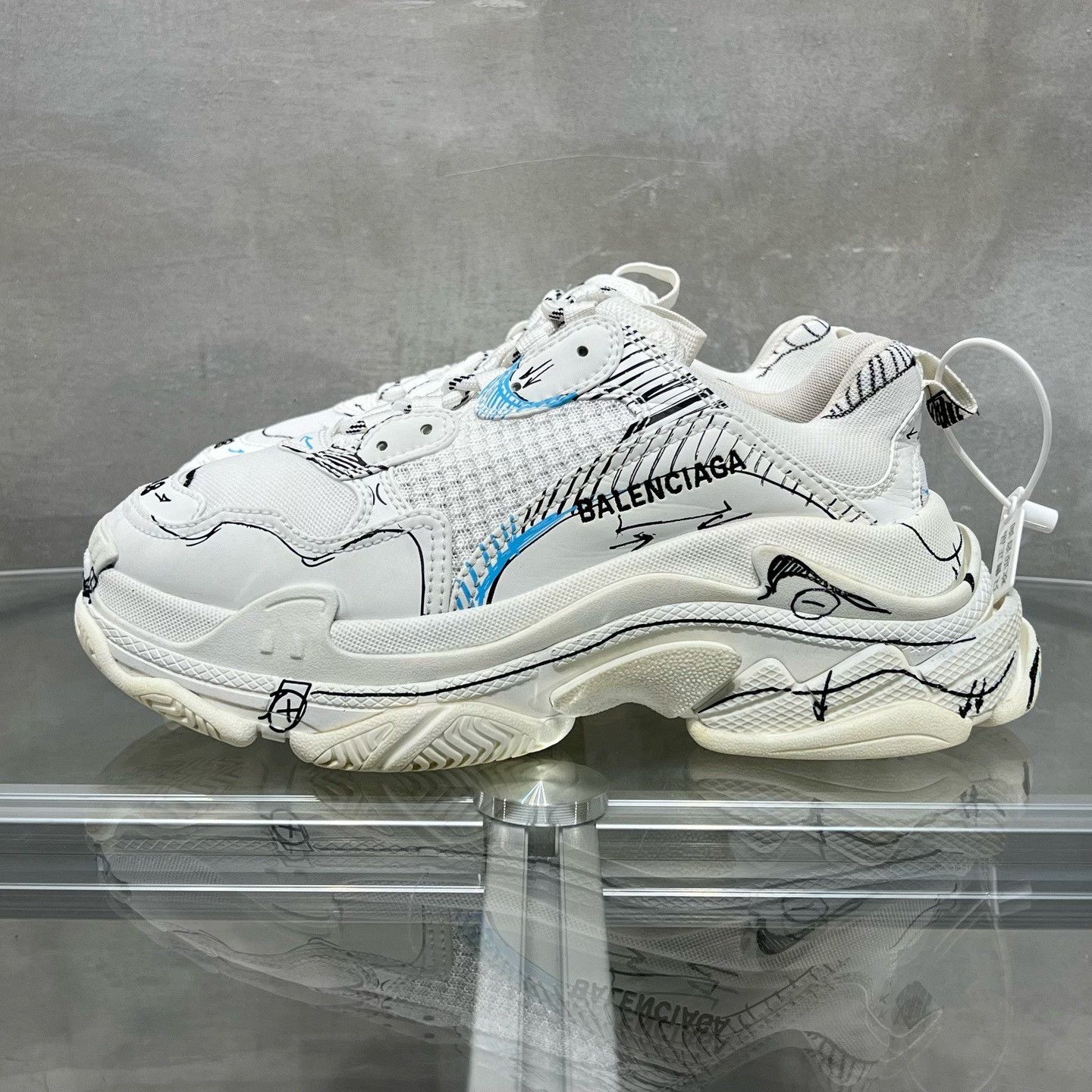 Balenciaga Balenciaga Graphic White Lowtop Sneakers it_38 Women Size US 8 / IT 38 - 3 Thumbnail