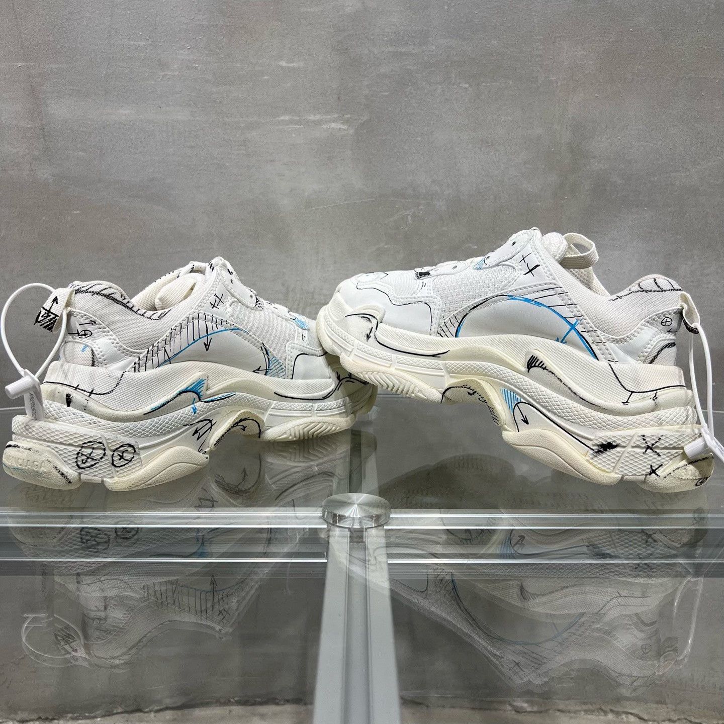 Balenciaga Balenciaga Graphic White Lowtop Sneakers it_38 Women Size US 8 / IT 38 - 5 Thumbnail