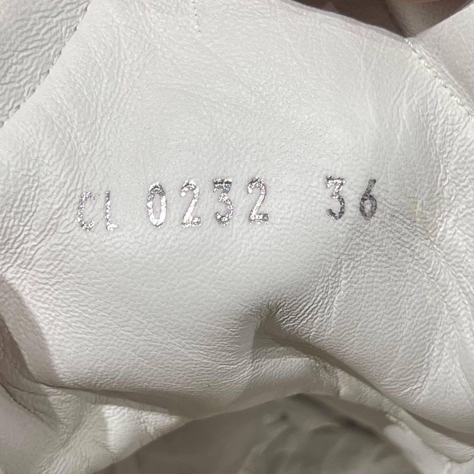 Louis Vuitton Louis Vuitton White Lowtop Sneakers it_36 Women Size US 6 / IT 36 - 7 Thumbnail