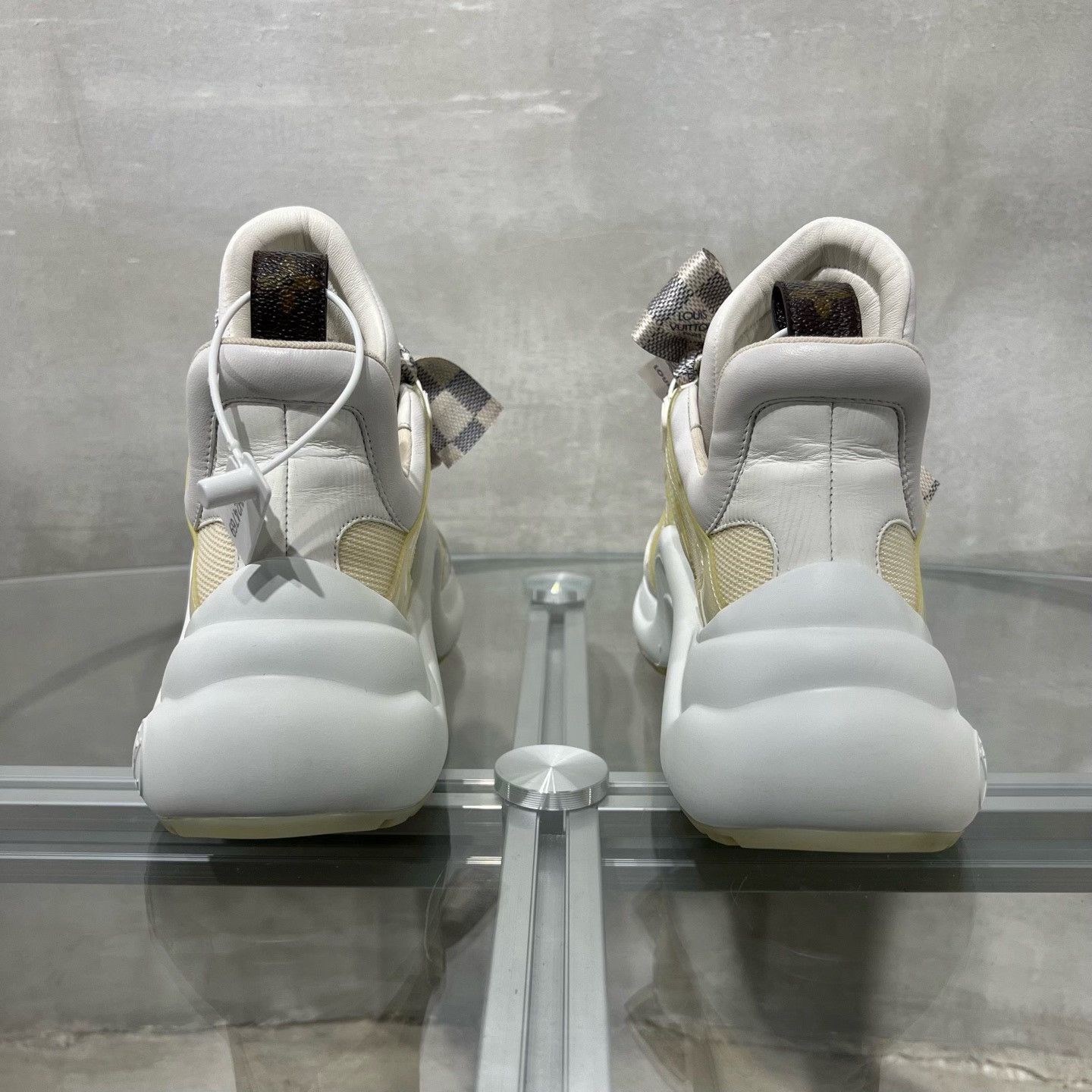 Louis Vuitton Louis Vuitton White Lowtop Sneakers it_36 Women Size US 6 / IT 36 - 6 Thumbnail