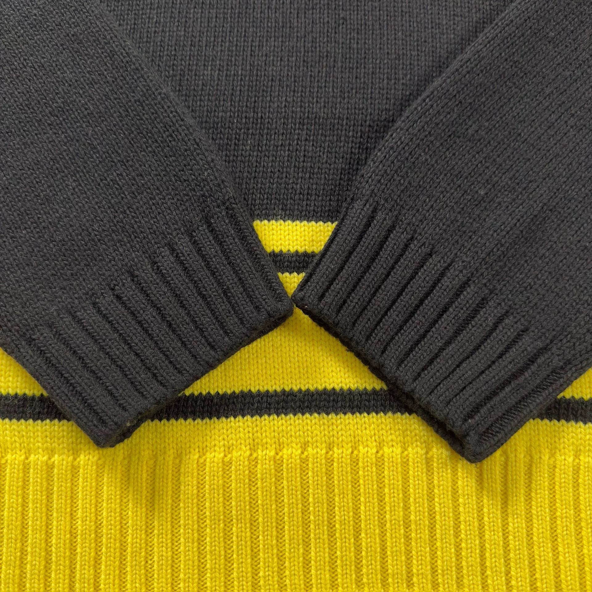 Louis Vuitton Louis Vuitton Intarsia Football Logo Sweater Size M Size US M / EU 48-50 / 2 - 5 Thumbnail