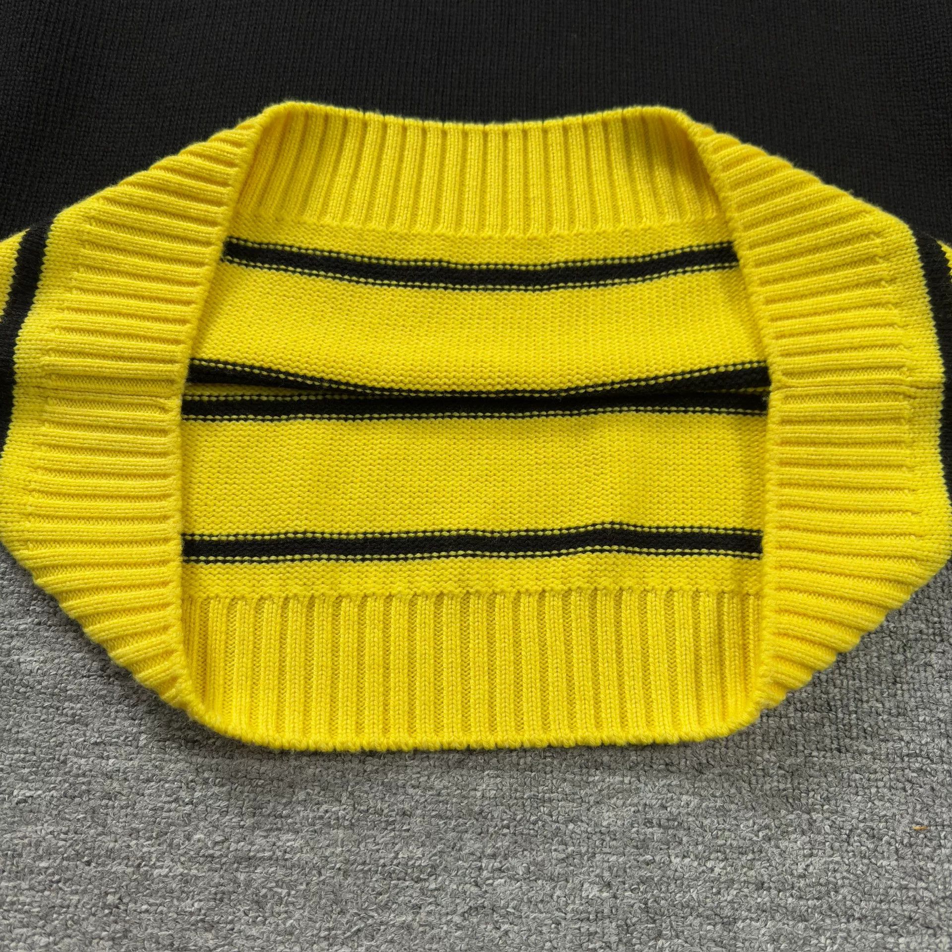Louis Vuitton Louis Vuitton Intarsia Football Logo Sweater Size M Size US M / EU 48-50 / 2 - 4 Thumbnail