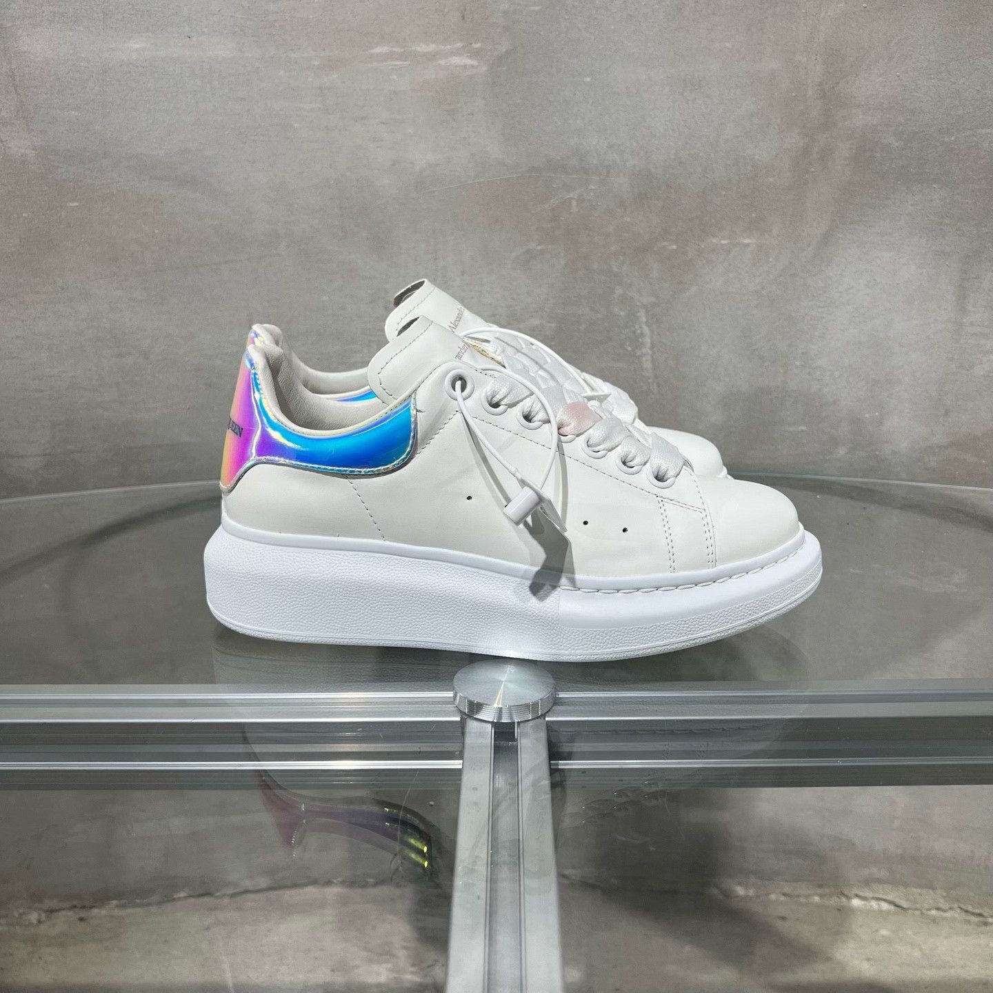 Alexander McQueen Alexander McQueen Laser White Lowtop Sneakers it_35 Women Size US 5 / IT 35 - 4 Thumbnail