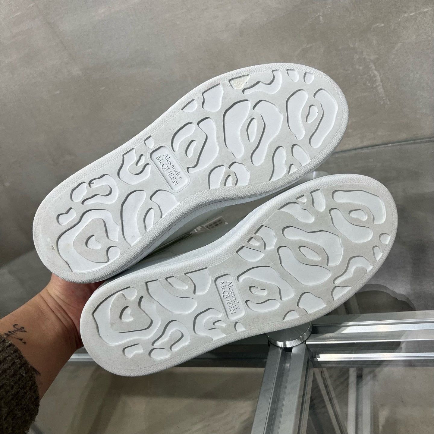 Alexander McQueen Alexander McQueen Laser White Lowtop Sneakers it_35 Women Size US 5 / IT 35 - 7 Thumbnail
