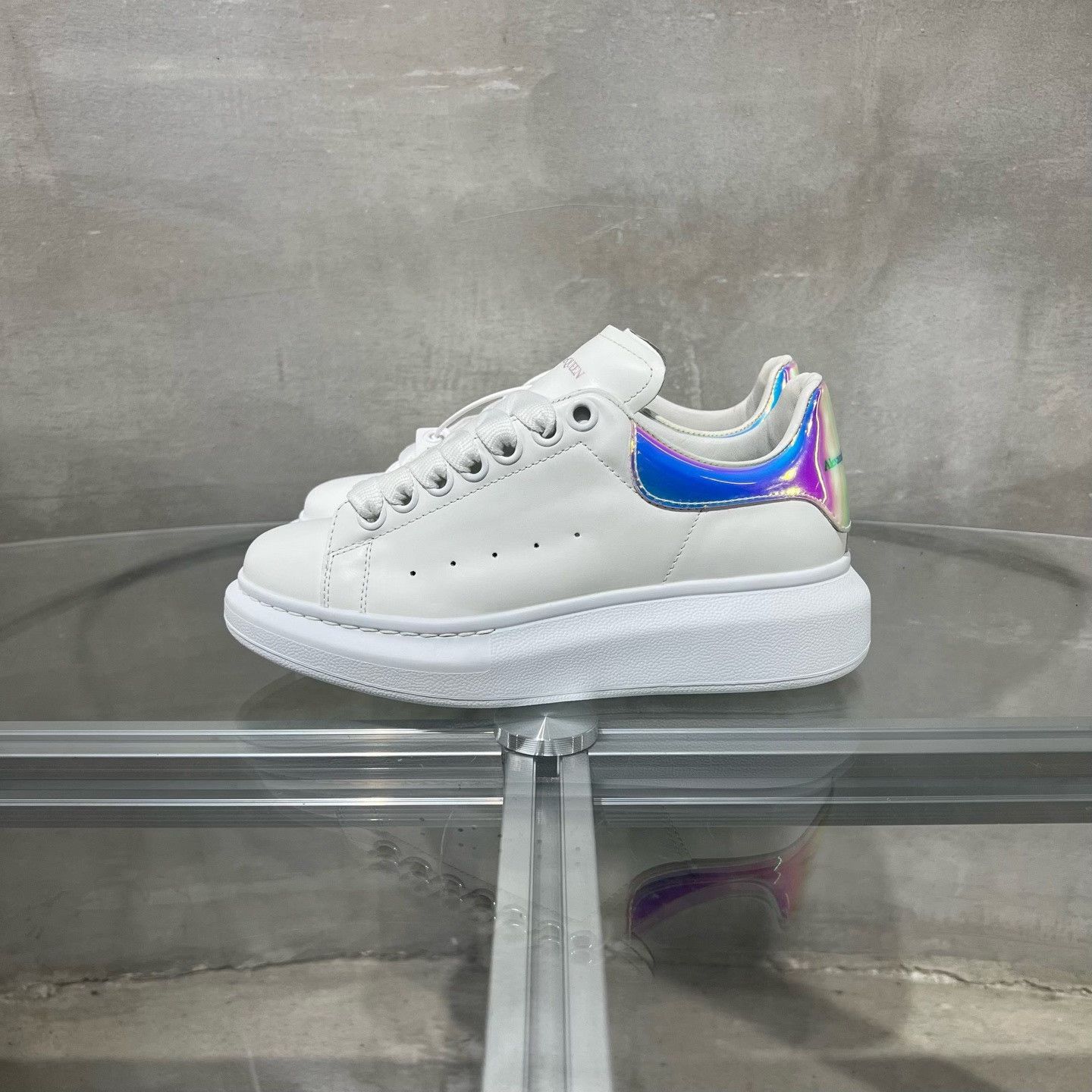 Alexander McQueen Alexander McQueen Laser White Lowtop Sneakers it_35 Women Size US 5 / IT 35 - 3 Thumbnail
