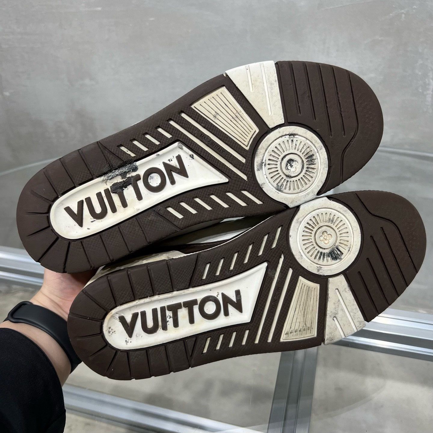 Louis Vuitton Louis Vuitton Training White Lowtop Sneakers it_38 Women Size US 8 / IT 38 - 7 Thumbnail