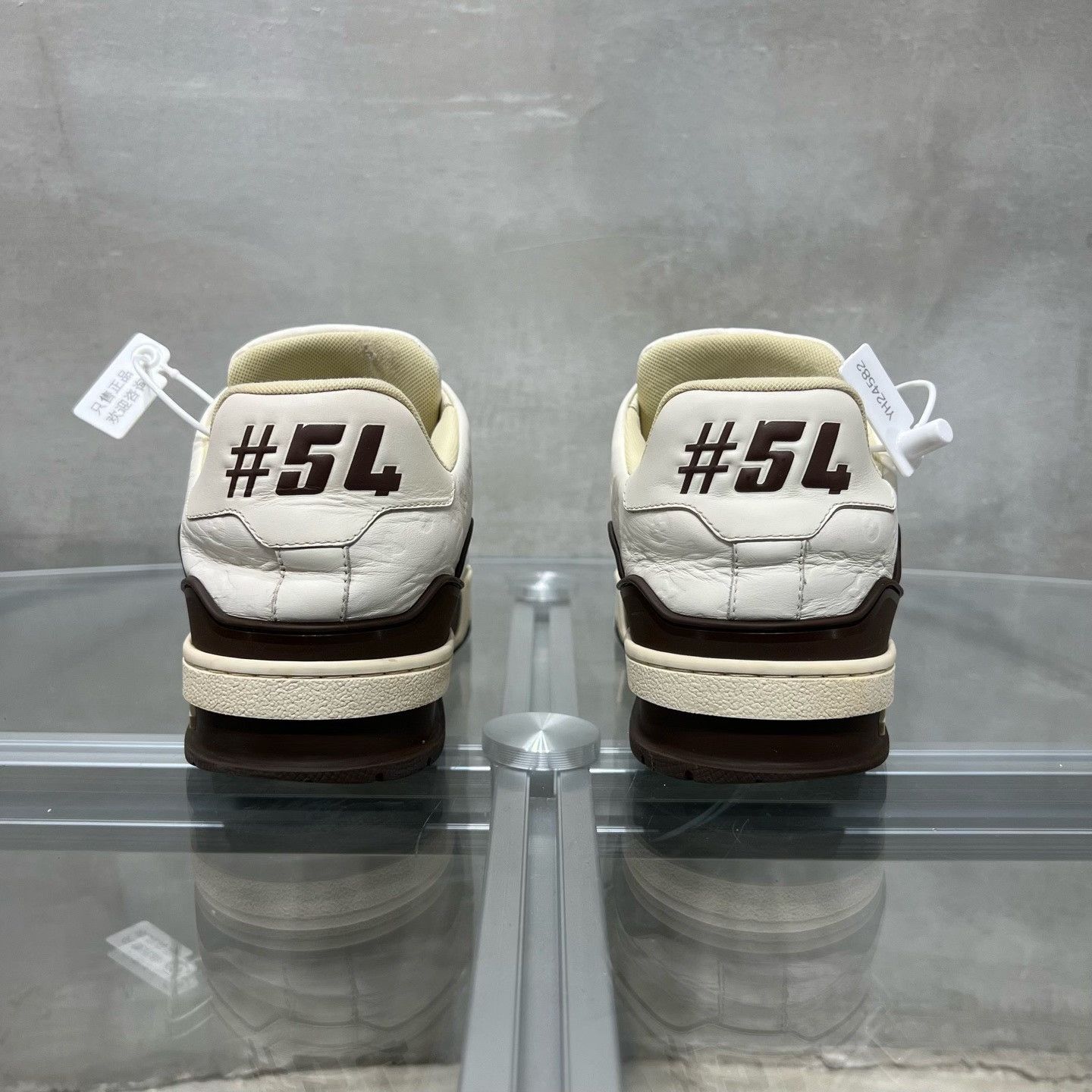 Louis Vuitton Louis Vuitton Training White Lowtop Sneakers it_38 Women Size US 8 / IT 38 - 6 Thumbnail
