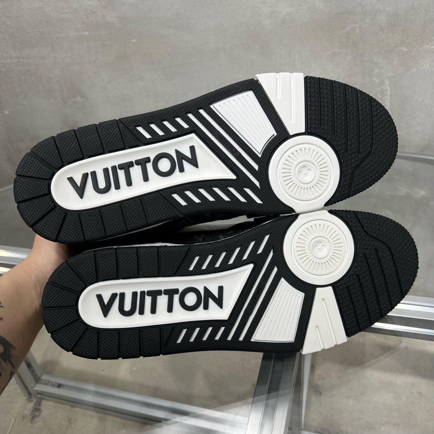 Louis Vuitton Louis Vuitton Training Denim Black Lowtop Sneakers 9.5 Men Size US 9.5 / EU 42-43 - 7 Thumbnail