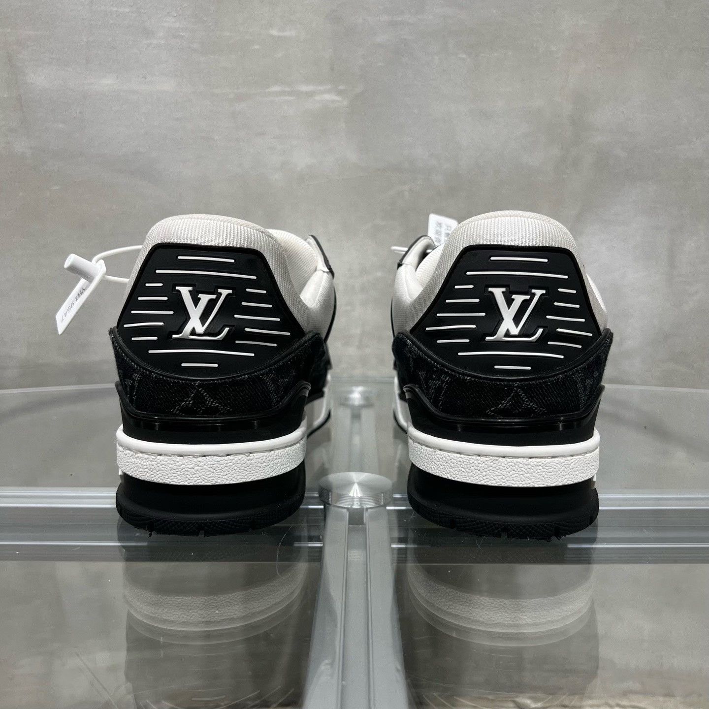 Louis Vuitton Louis Vuitton Training Denim Black Lowtop Sneakers 9.5 Men Size US 9.5 / EU 42-43 - 6 Thumbnail