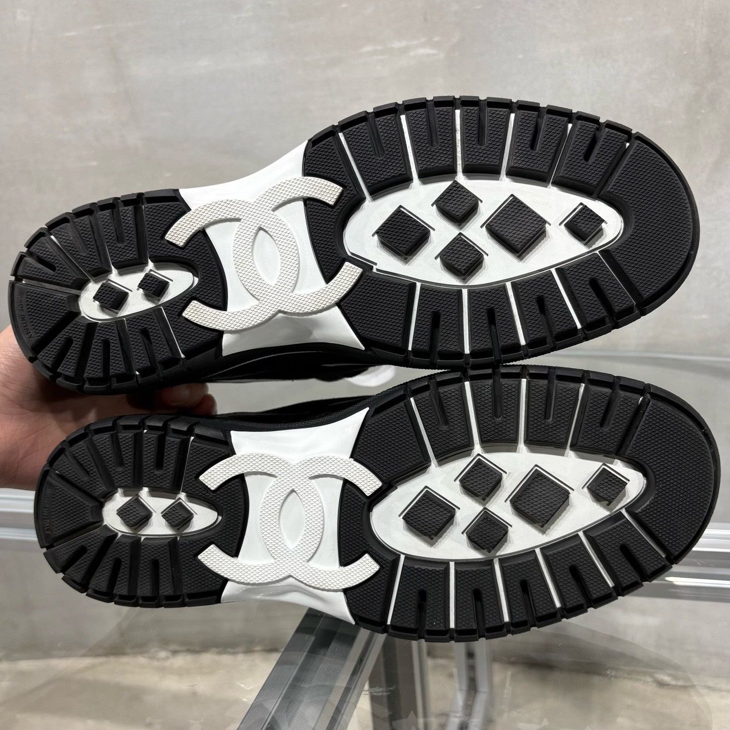 Chanel Chanel Black Lowtop Sneakers it_40 Women Size US 10 / IT 40 - 7 Thumbnail