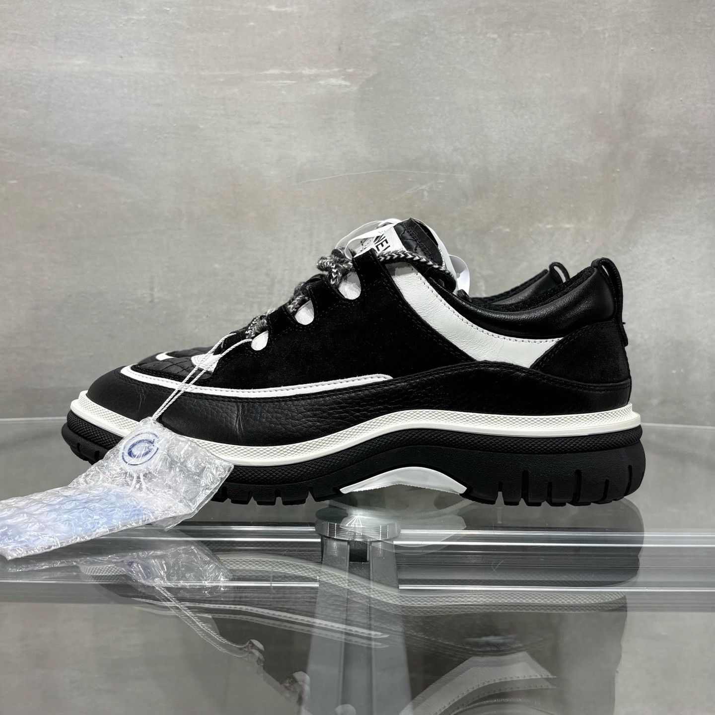 Chanel Chanel Black Lowtop Sneakers it_40 Women Size US 10 / IT 40 - 3 Thumbnail
