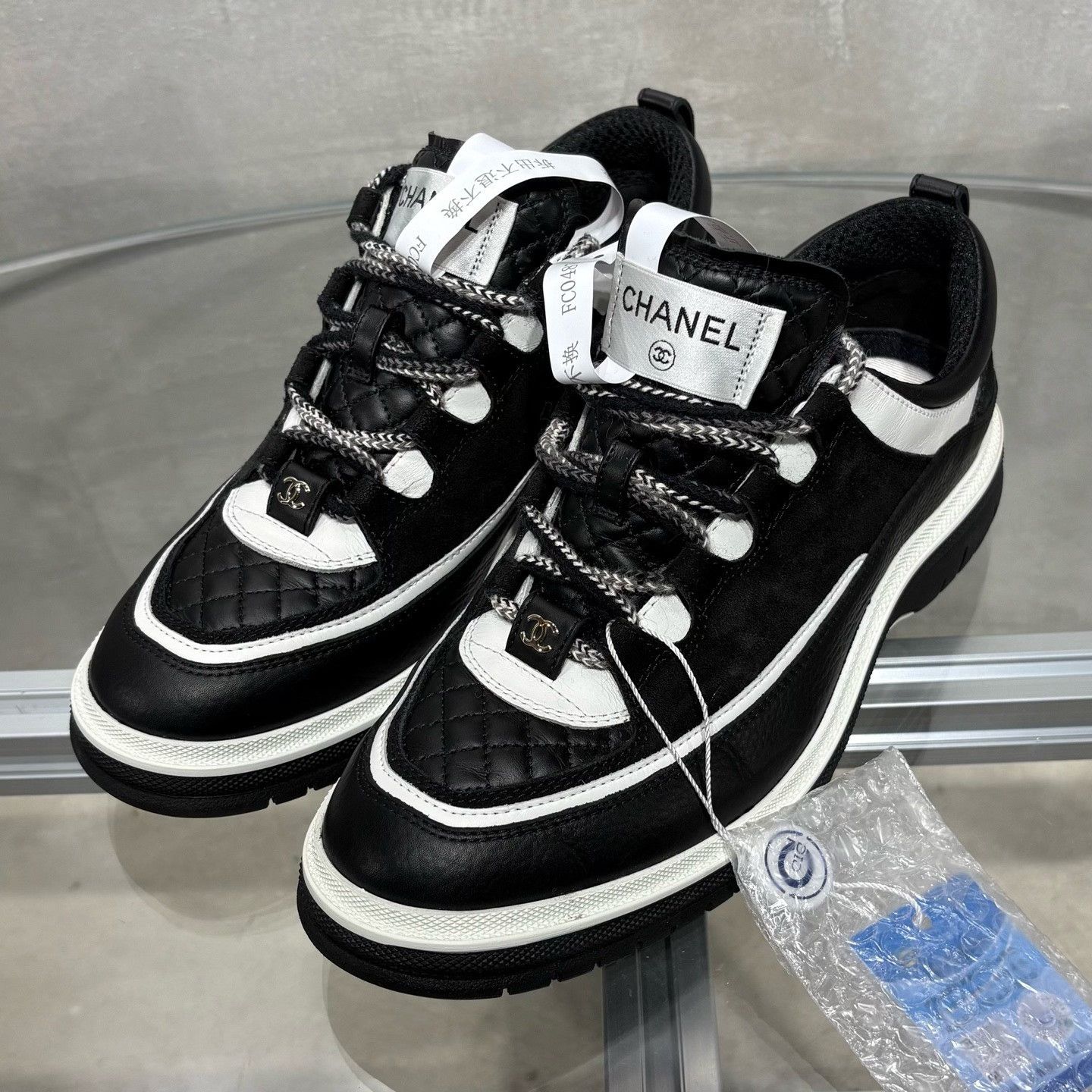 Chanel Chanel Black Lowtop Sneakers it_40 Women Size US 10 / IT 40 - 2 Thumbnail