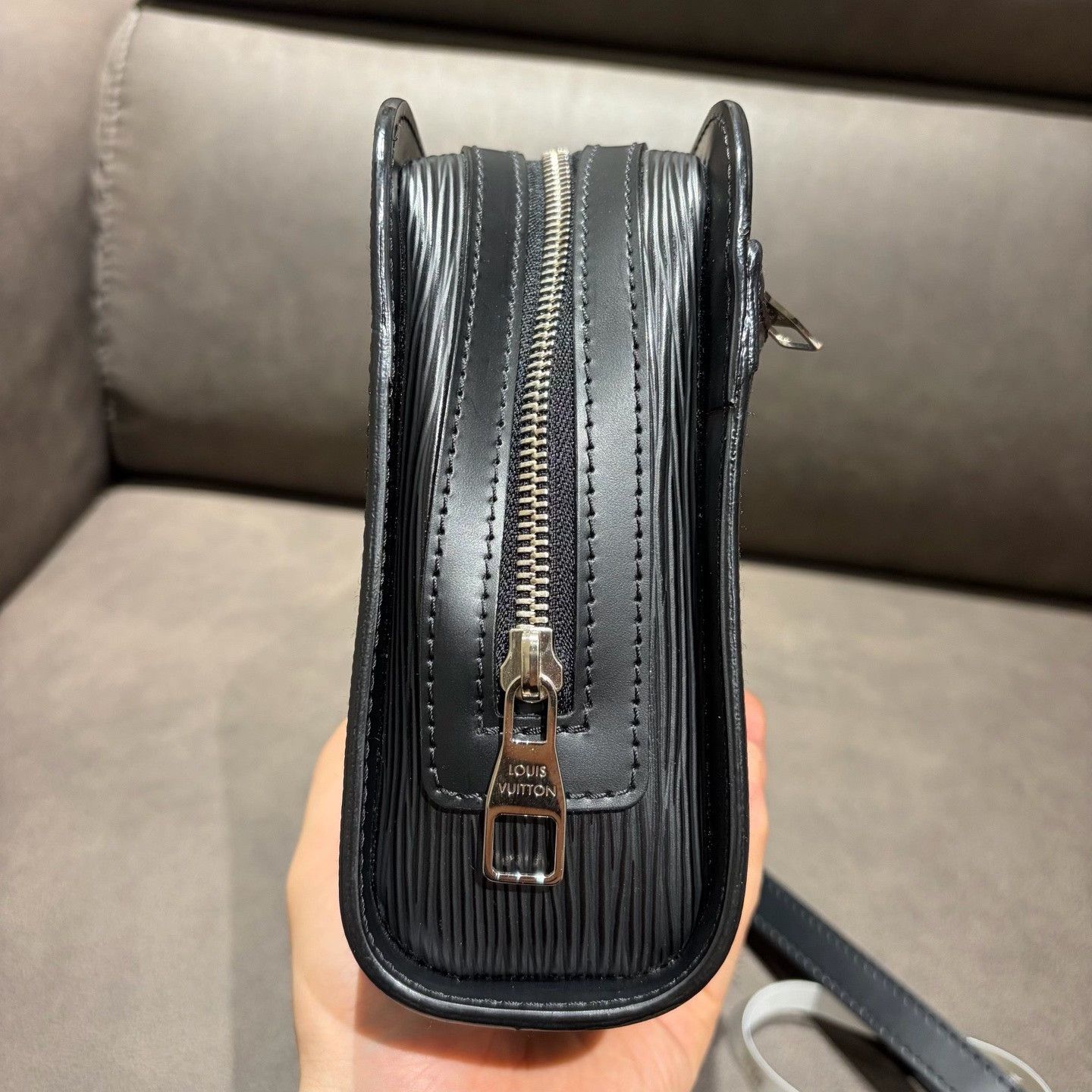 Louis Vuitton Louis Vuitton Black Bag one size Men Size ONE SIZE - 3 Thumbnail