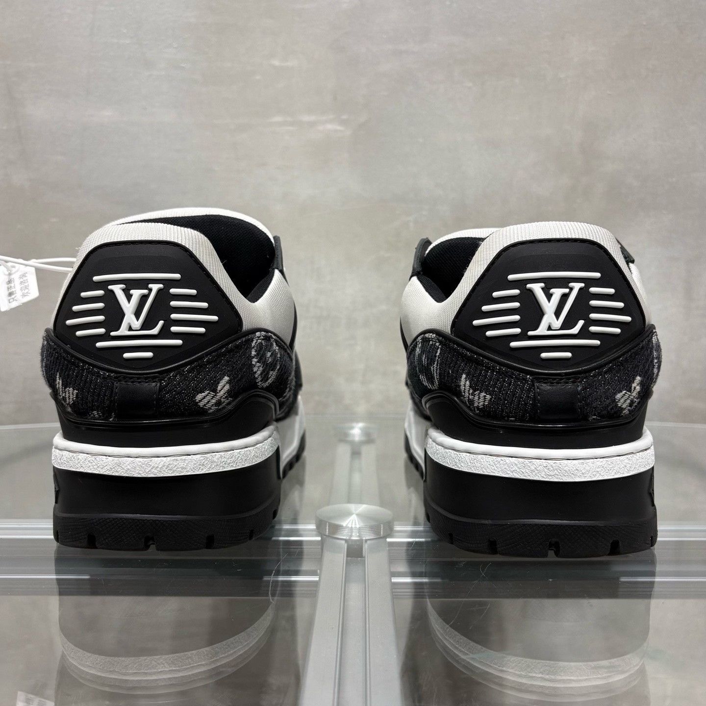 Louis Vuitton Louis Vuitton Training Black Lowtop Sneakers 8 Men Size US 8 / EU 41 - 6 Thumbnail