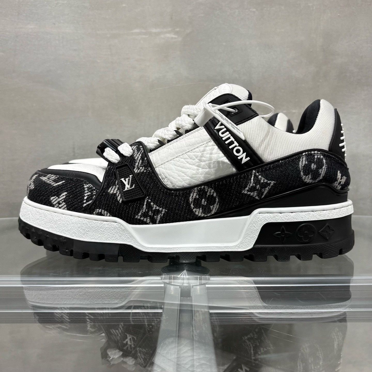 Louis Vuitton Louis Vuitton Training Black Lowtop Sneakers 8 Men Size US 8 / EU 41 - 3 Thumbnail