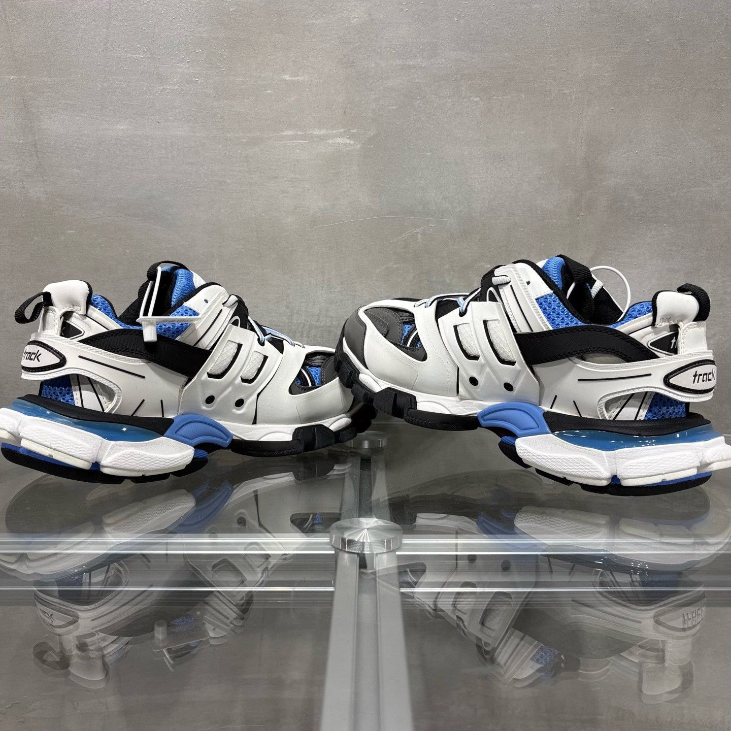 Balenciaga Balenciaga Blue Lowtop Sneakers 7 Men Size US 7 / EU 40 - 5 Thumbnail