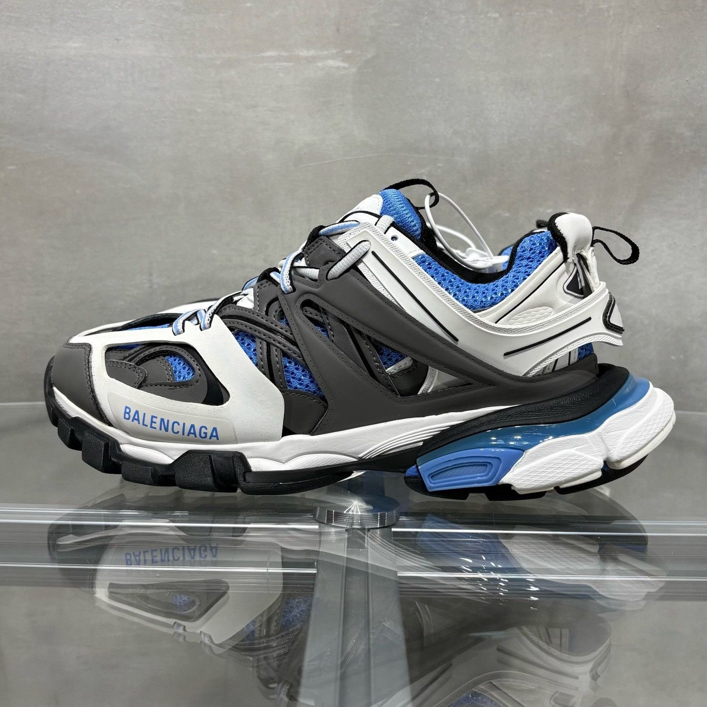 Balenciaga Balenciaga Blue Lowtop Sneakers 7 Men Size US 7 / EU 40 - 3 Thumbnail