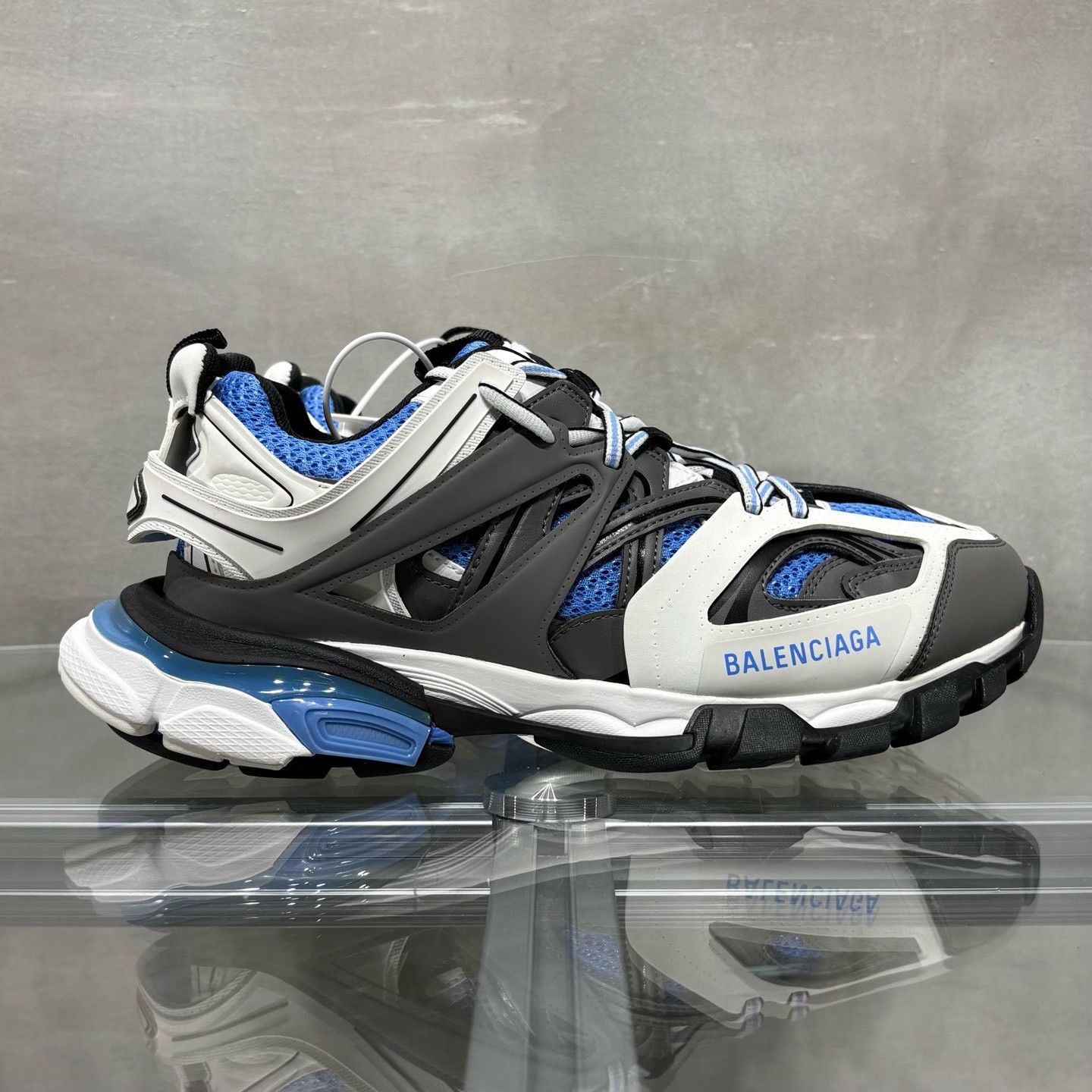 Balenciaga Balenciaga Blue Lowtop Sneakers 7 Men Size US 7 / EU 40 - 4 Thumbnail