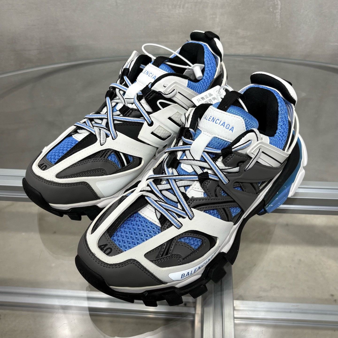 Balenciaga Balenciaga Blue Lowtop Sneakers 7 Men Size US 7 / EU 40 - 2 Thumbnail