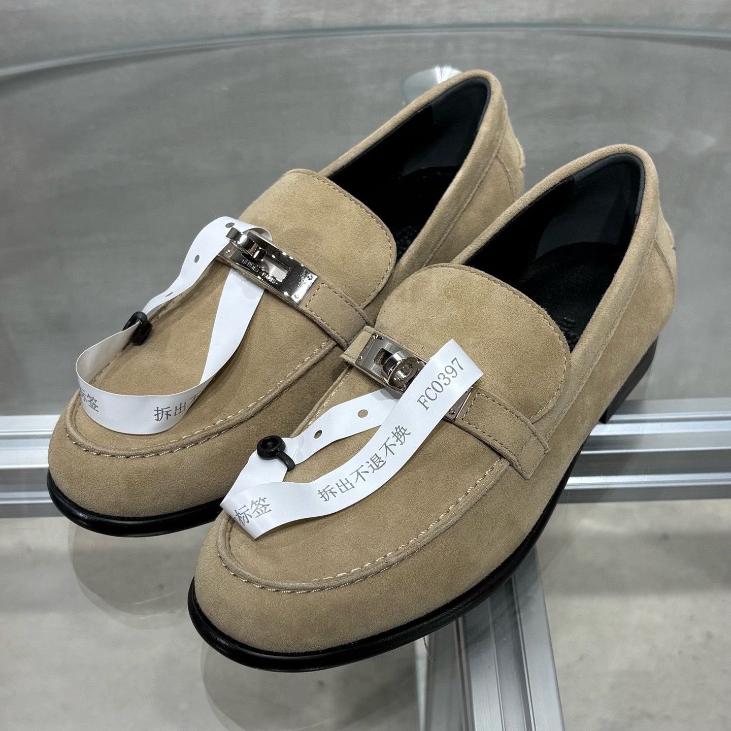 Hermes Hermes Beige Lowtop Sneakers it_35 Women Size US 5 / IT 35 - 2 Thumbnail