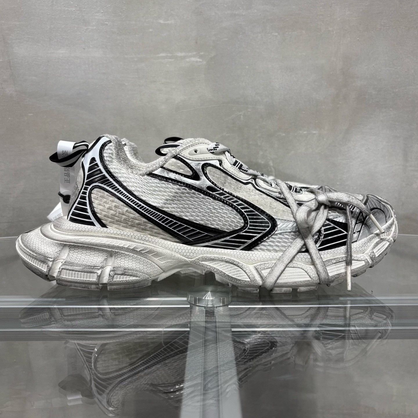 Balenciaga Balenciaga Distressed Gray Lowtop Sneakers 12 Men Size US 12 / EU 45 - 4 Thumbnail