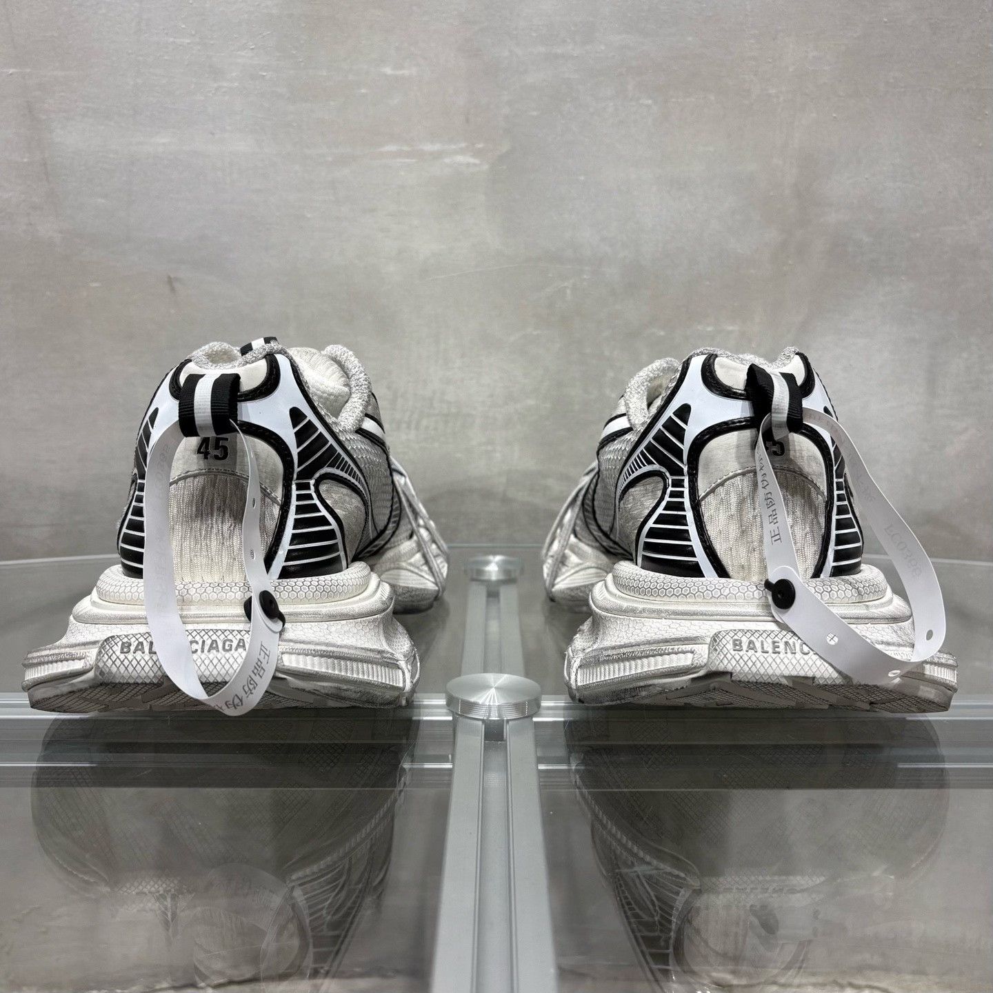 Balenciaga Balenciaga Distressed Gray Lowtop Sneakers 12 Men Size US 12 / EU 45 - 6 Thumbnail