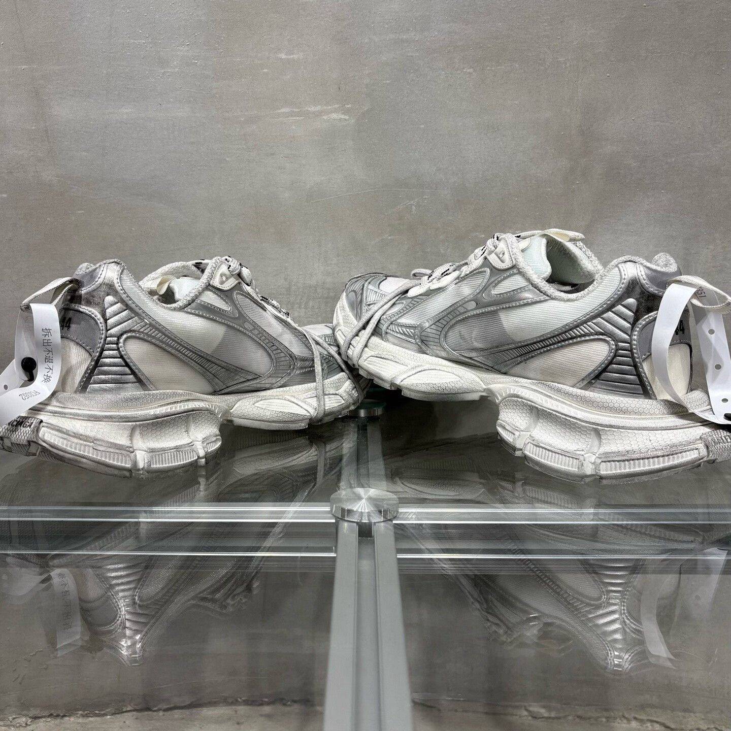 Balenciaga Balenciaga Distressed Gray Lowtop Sneakers 12 Men Size US 12 / EU 45 - 5 Thumbnail