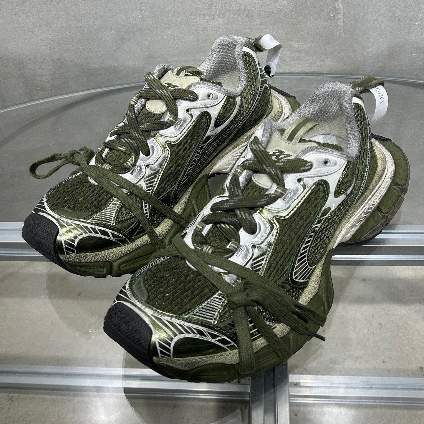 Balenciaga Balenciaga Distressed Green Lowtop Sneakers 11 Men Size US 11 / EU 44 - 2 Thumbnail