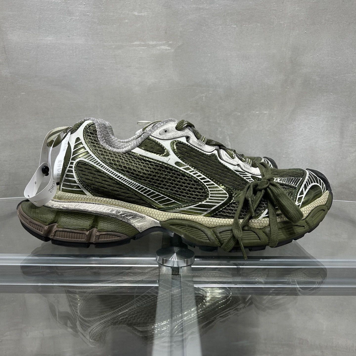 Balenciaga Balenciaga Distressed Green Lowtop Sneakers 11 Men Size US 11 / EU 44 - 4 Thumbnail