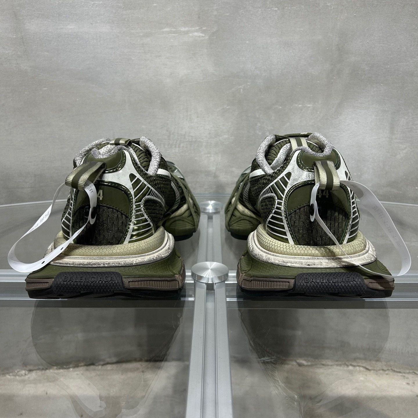 Balenciaga Balenciaga Distressed Green Lowtop Sneakers 11 Men Size US 11 / EU 44 - 6 Thumbnail