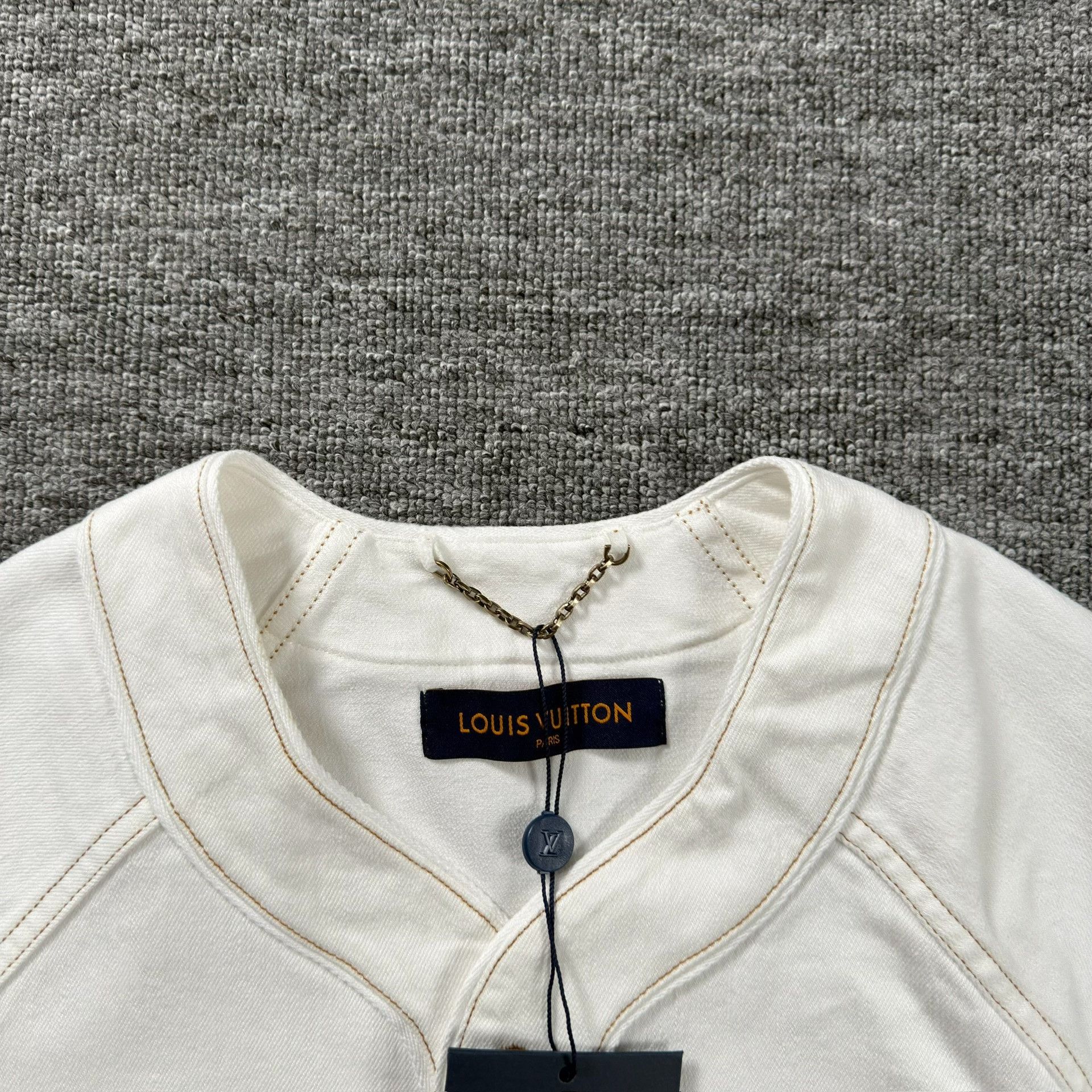Louis Vuitton Louis Vuitton White Baseball Shirt Size S Size US S / EU 44-46 / 1 - 2 Thumbnail