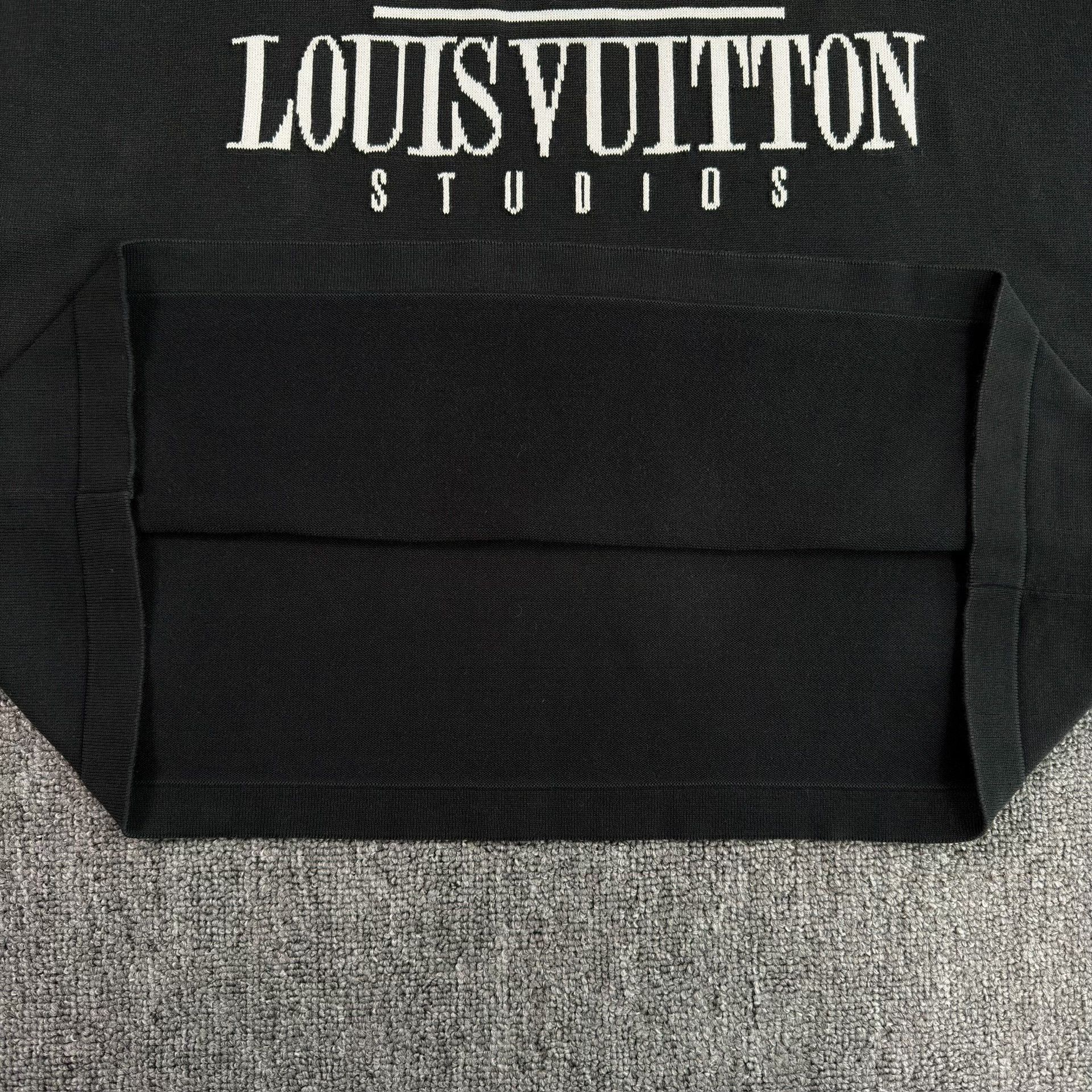 Louis Vuitton Louis Vuitton Pharrell Portrait Knit T-Shirt Size M Size US M / EU 48-50 / 2 - 5 Thumbnail