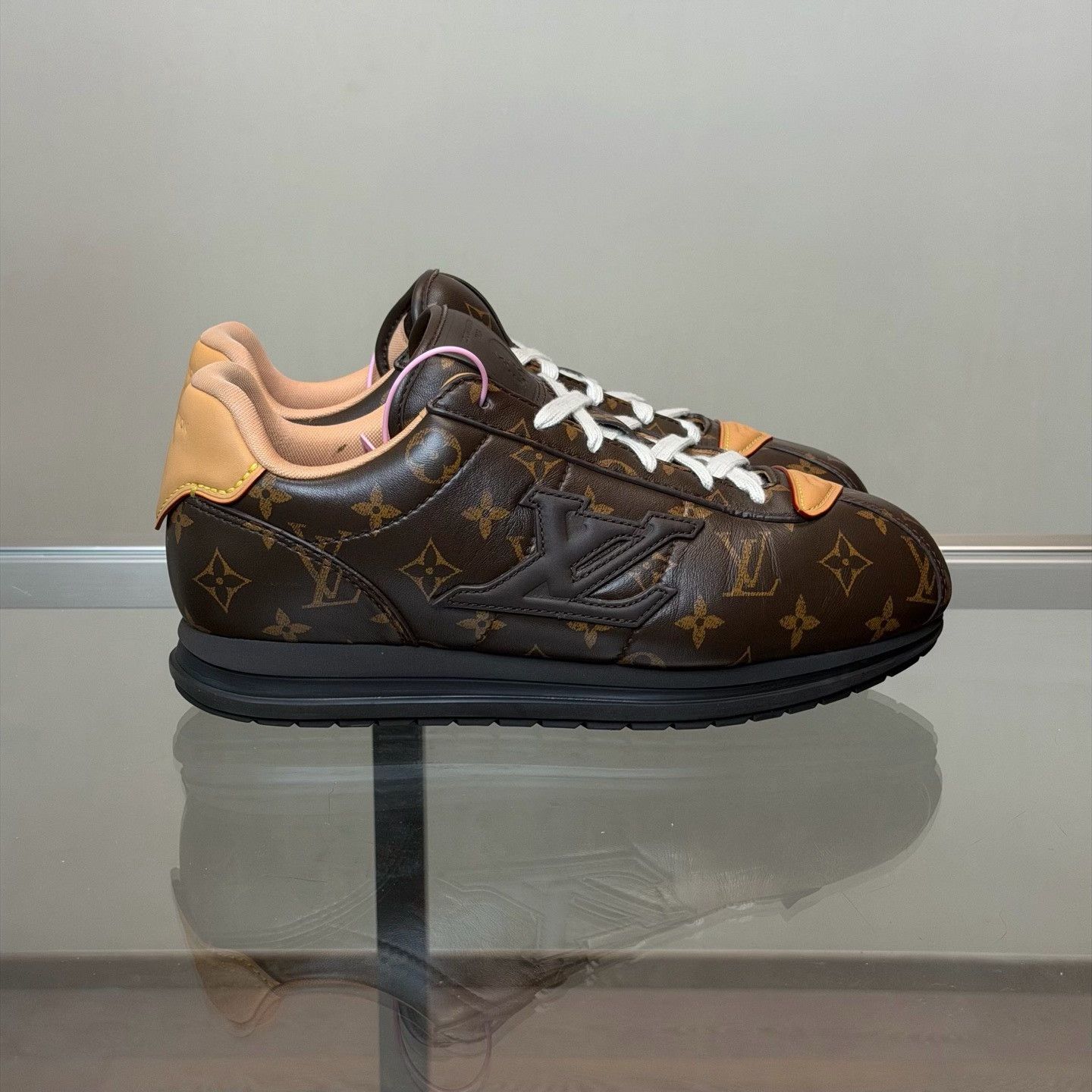 Louis Vuitton Louis Vuitton Lowtop Sneakers 10 Men Size US 10 / EU 43 - 4 Thumbnail