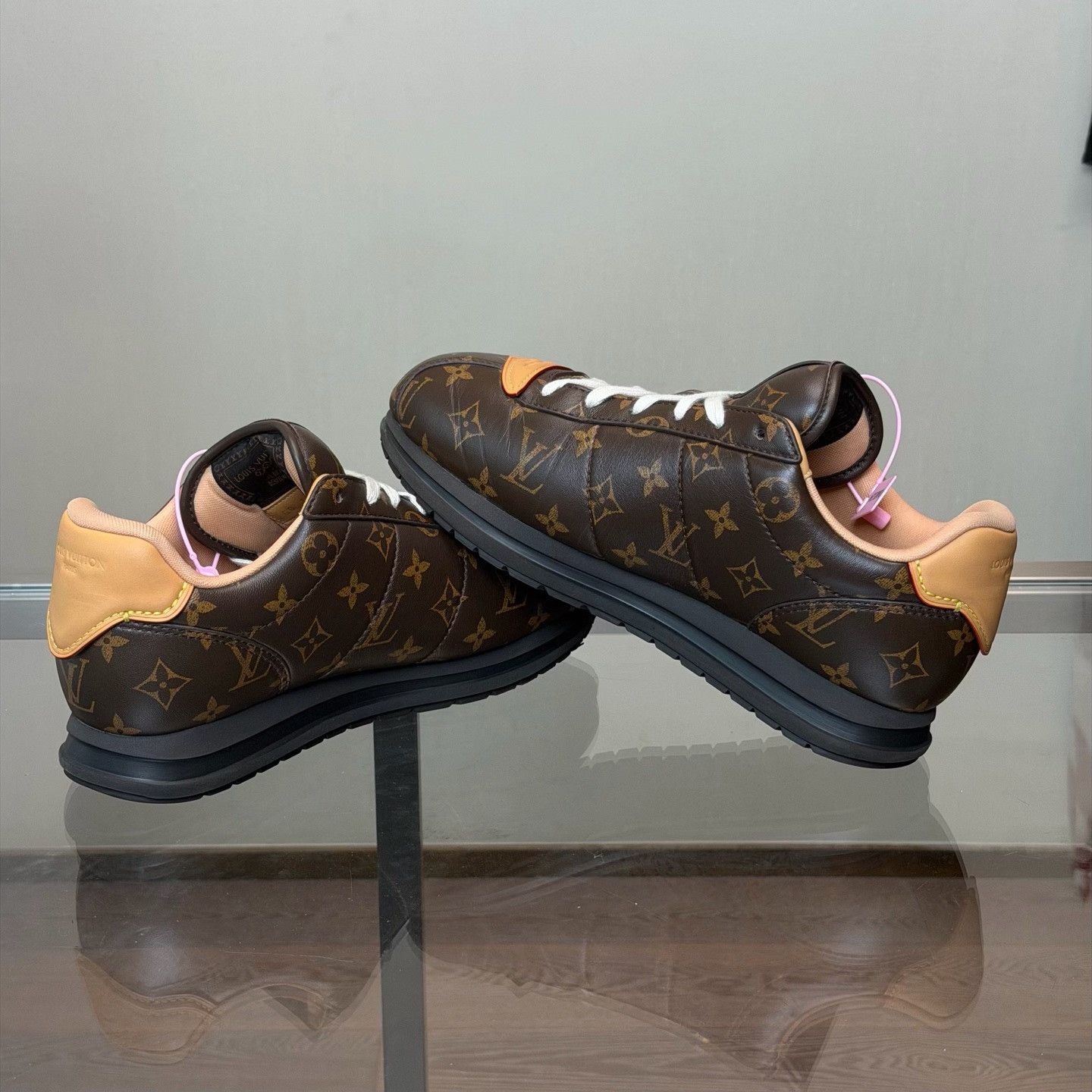 Louis Vuitton Louis Vuitton Lowtop Sneakers 10 Men Size US 10 / EU 43 - 6 Thumbnail