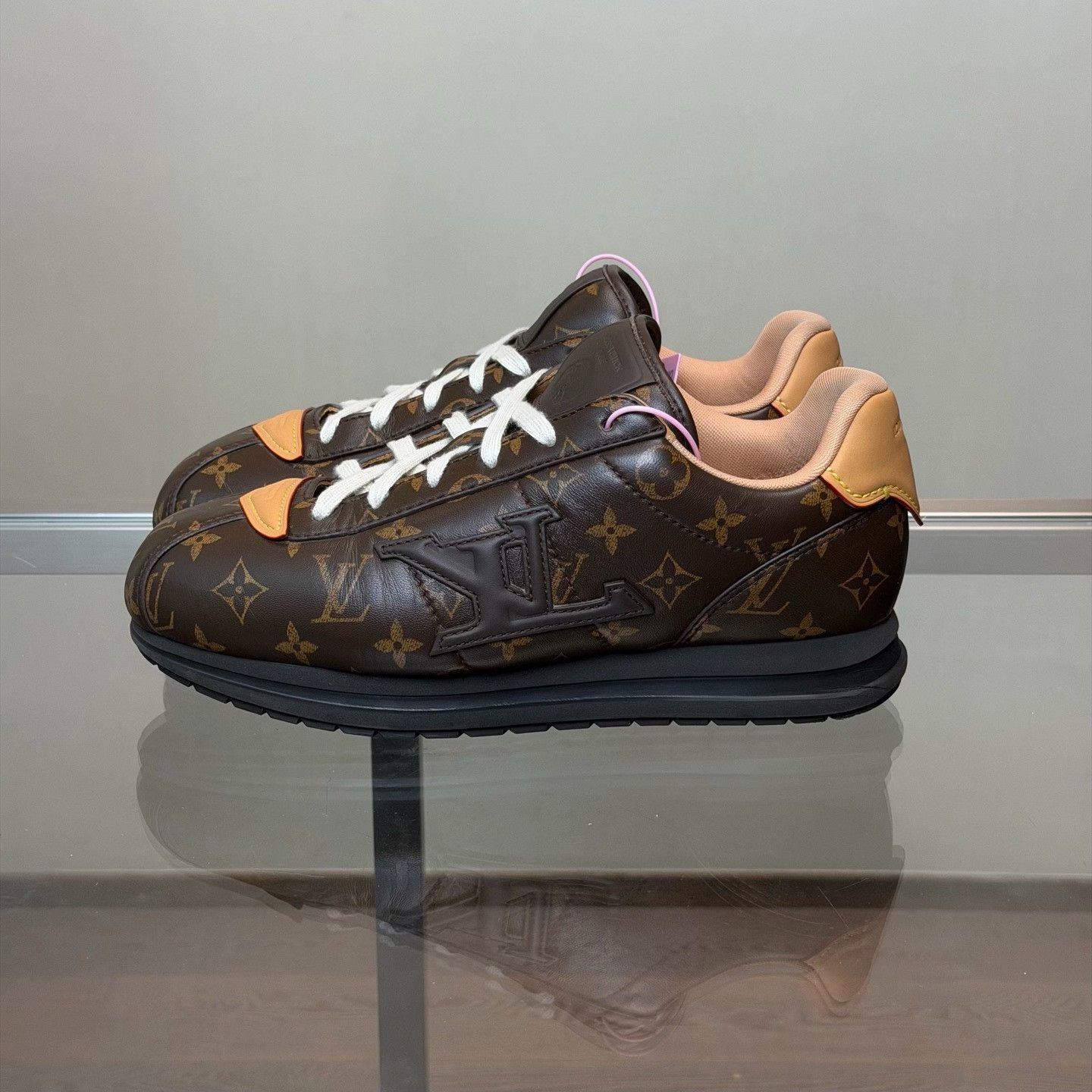 Louis Vuitton Louis Vuitton Lowtop Sneakers 10 Men Size US 10 / EU 43 - 3 Thumbnail