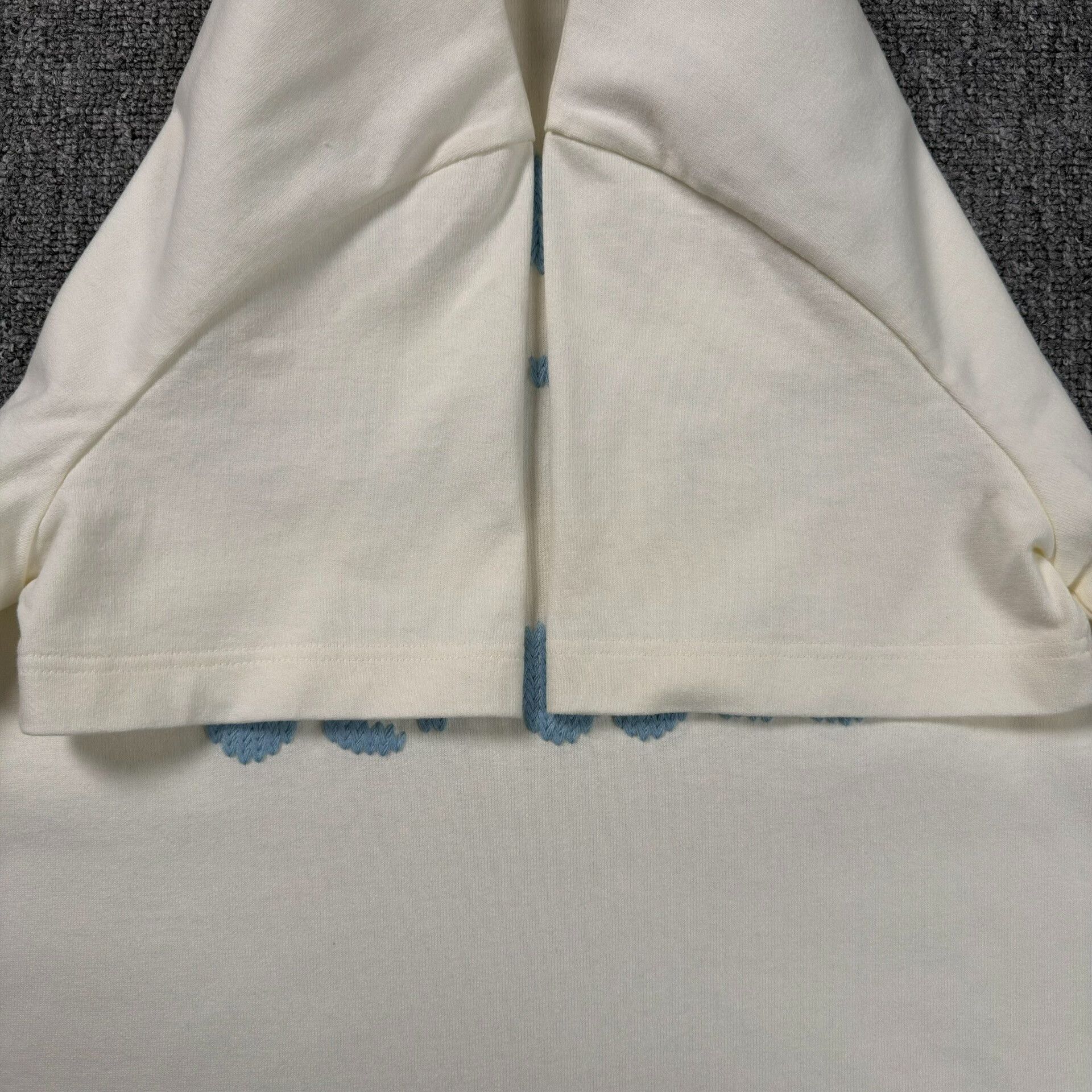 Louis Vuitton Louis Vuitton Embroidered Logo T-Shirt Size US S Size US S / EU 44-46 / 1 - 3 Thumbnail
