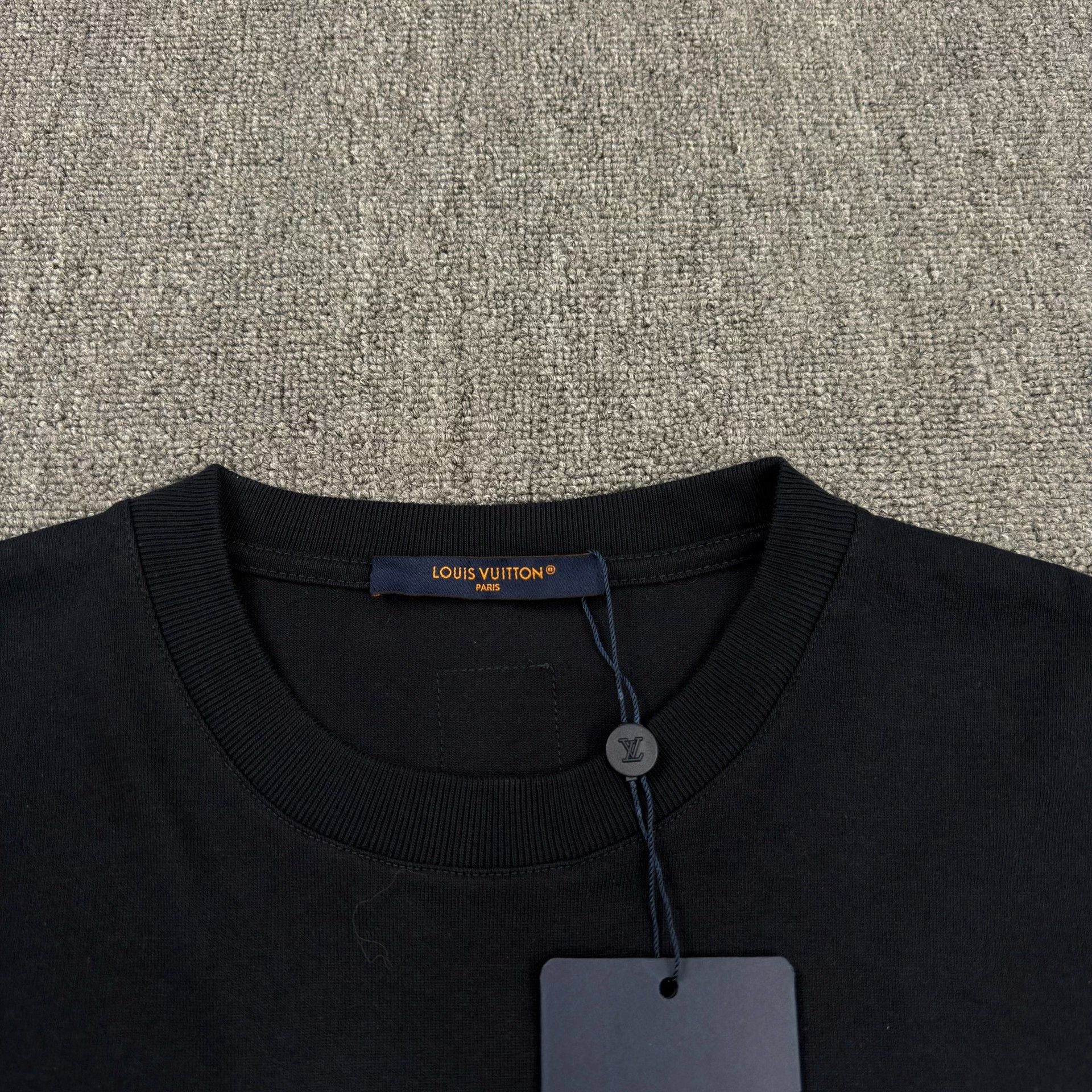 Louis Vuitton Louis Vuitton LVovers Beaded T-Shirt Size M Size US M / EU 48-50 / 2 - 3 Thumbnail