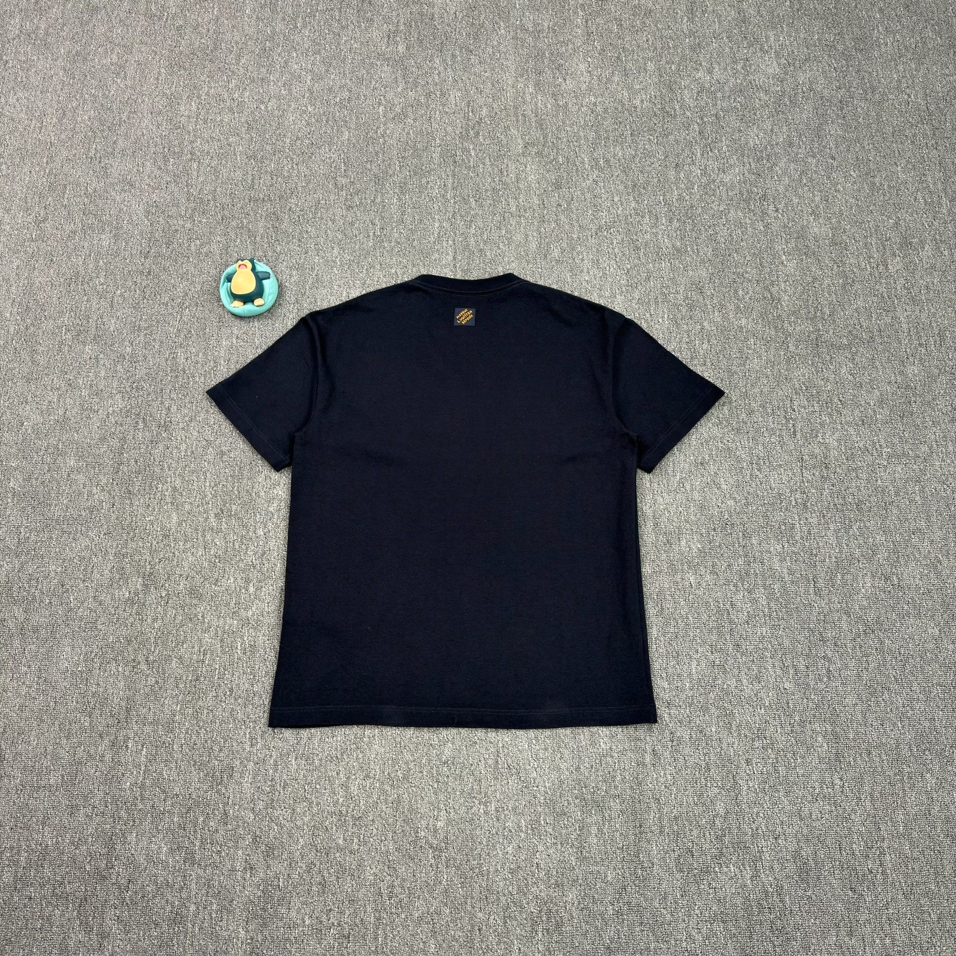 Louis Vuitton Louis Vuitton LVovers Beaded T-Shirt Size M Size US M / EU 48-50 / 2 - 2 Thumbnail